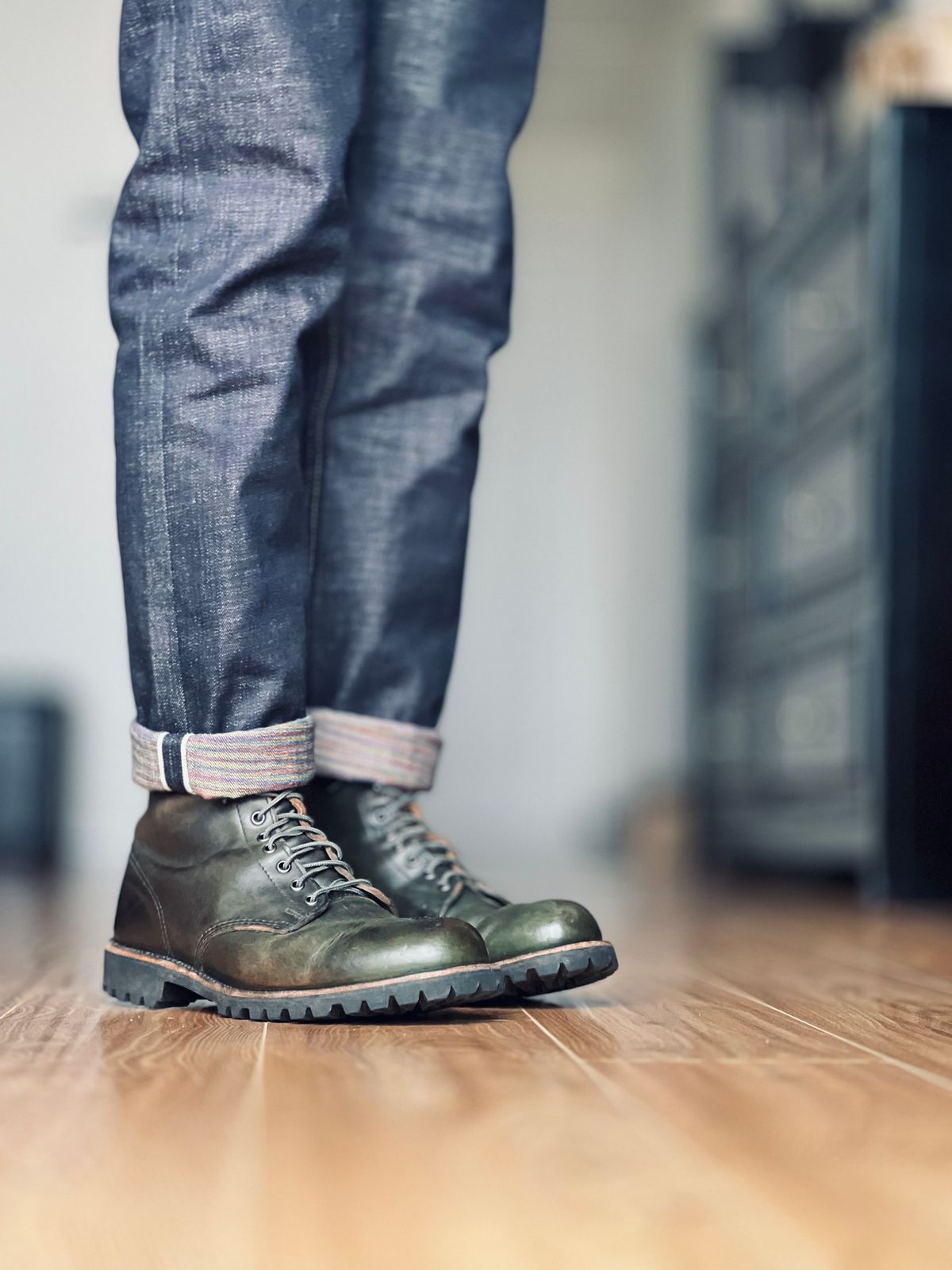Photo by patinatimes on April 5, 2024 of the Thorogood Tomahawk in Horween Olive Chromexcel.