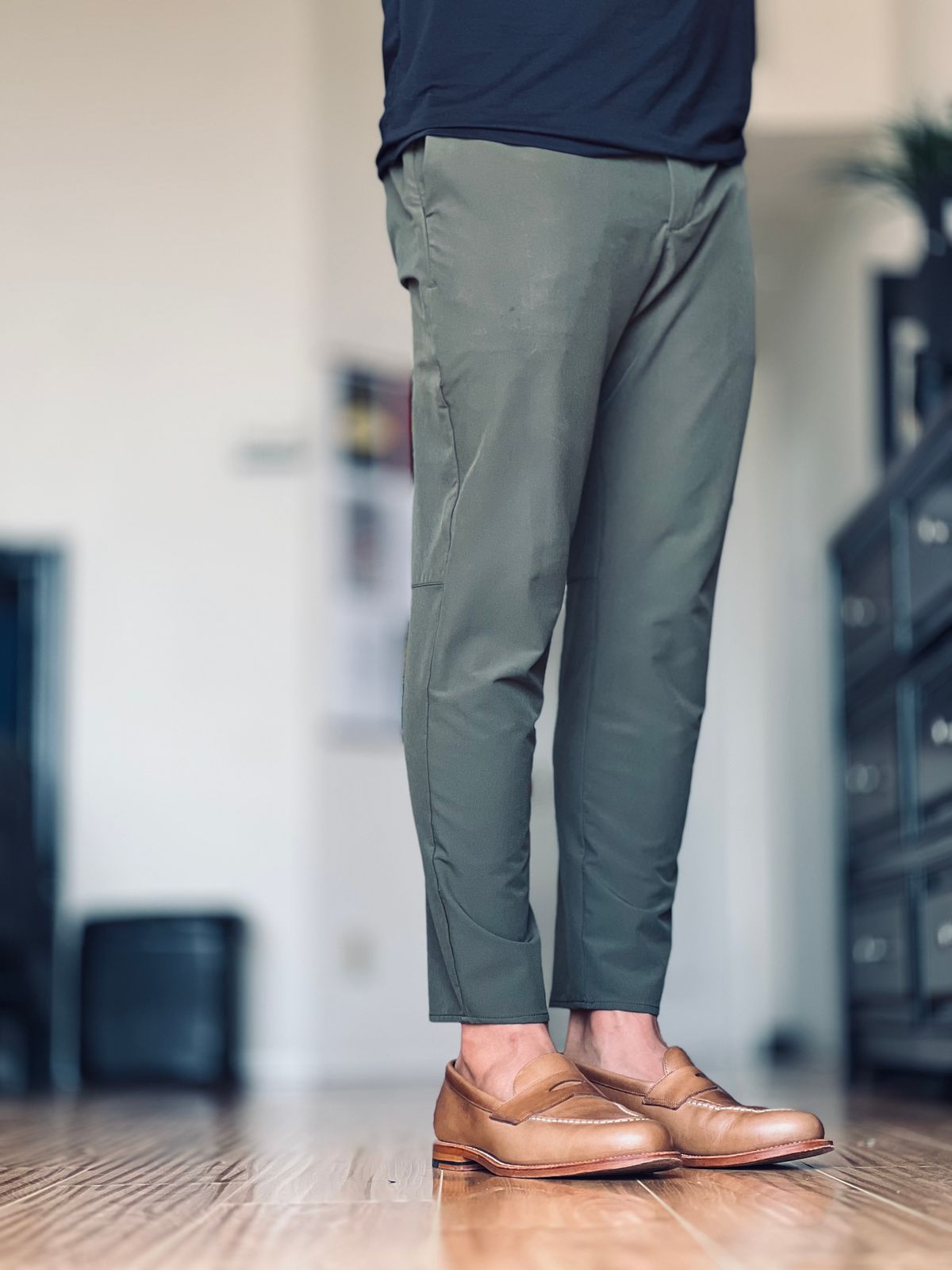 Photo by patinatimes on June 17, 2024 of the Grant Stone Traveler Penny in Horween Natural Chromexcel.