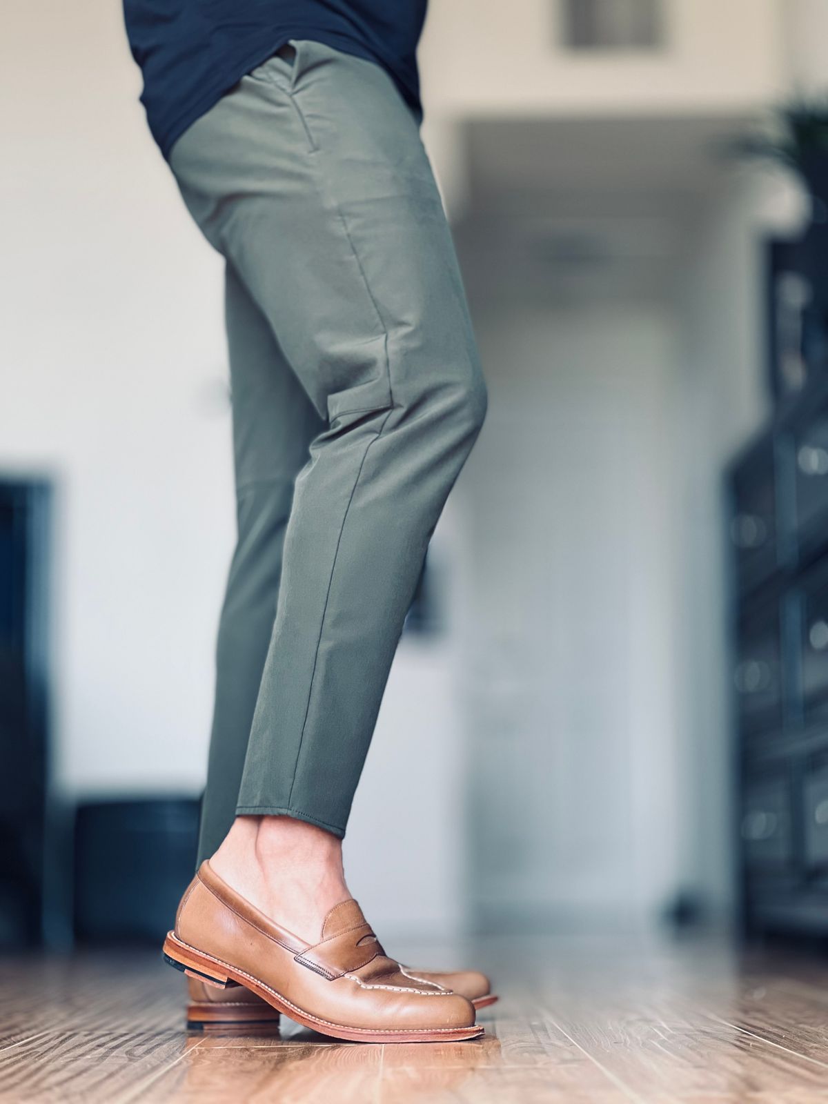 Photo by patinatimes on June 17, 2024 of the Grant Stone Traveler Penny in Horween Natural Chromexcel.