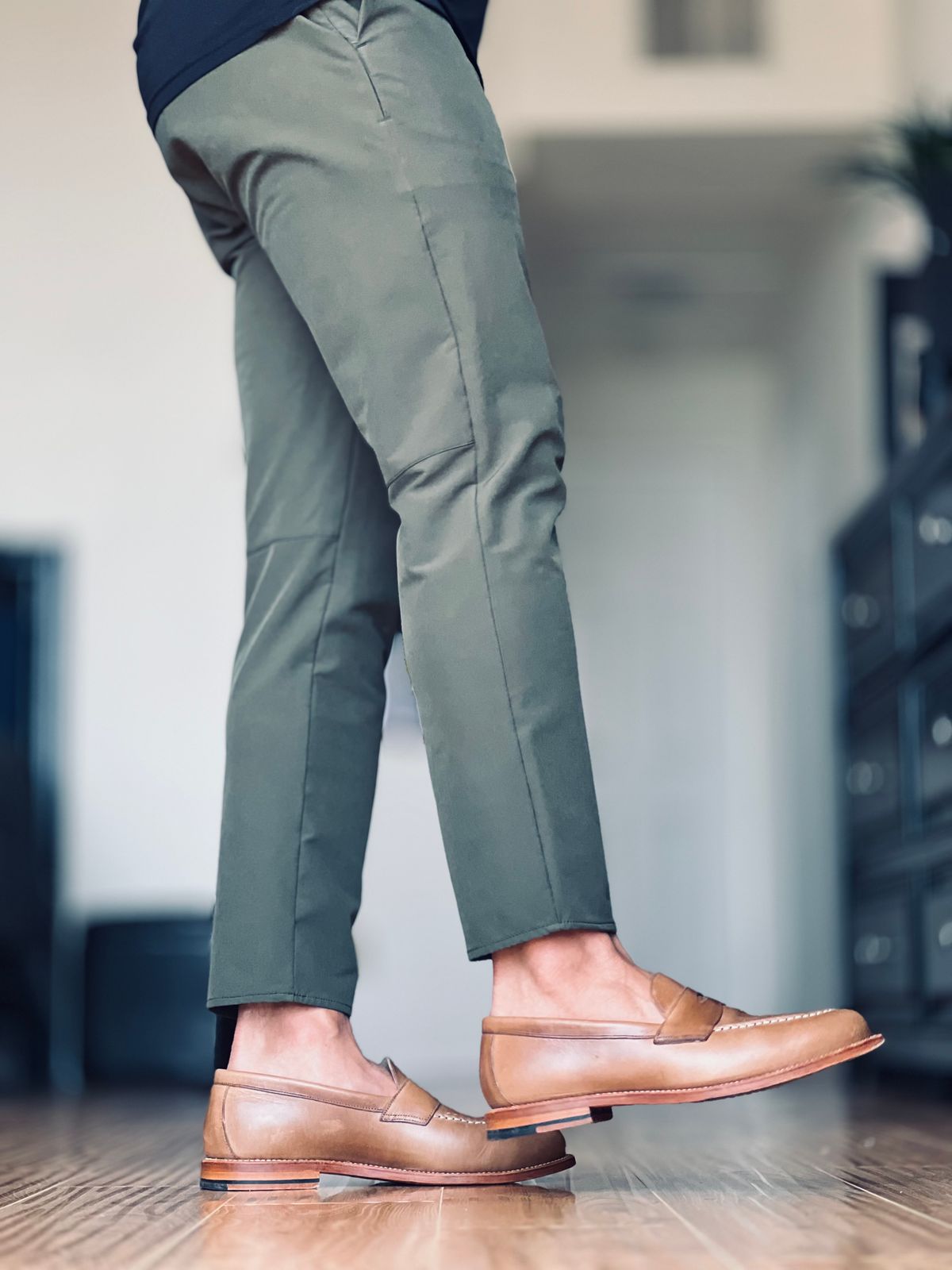 Photo by patinatimes on June 17, 2024 of the Grant Stone Traveler Penny in Horween Natural Chromexcel.