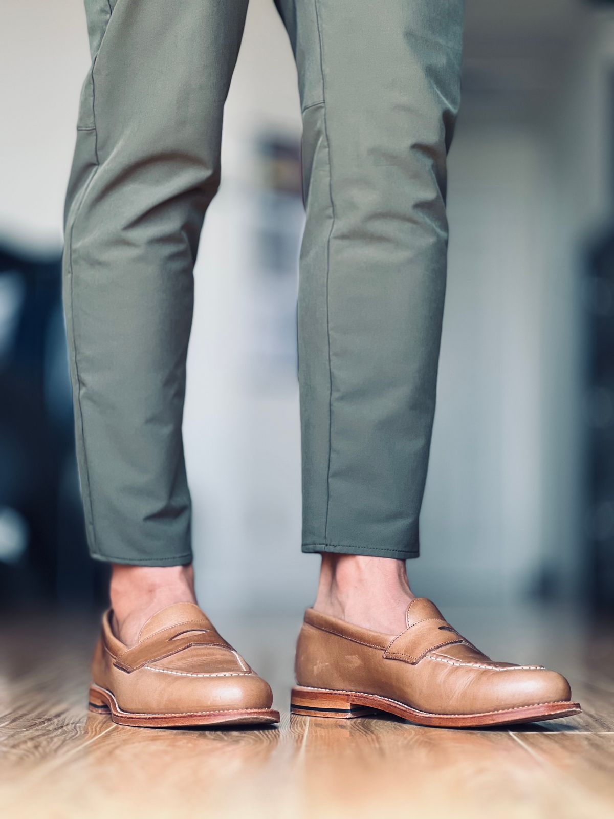 Photo by patinatimes on June 17, 2024 of the Grant Stone Traveler Penny in Horween Natural Chromexcel.