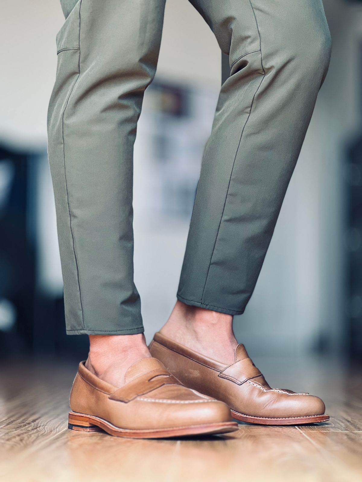 Photo by patinatimes on June 17, 2024 of the Grant Stone Traveler Penny in Horween Natural Chromexcel.