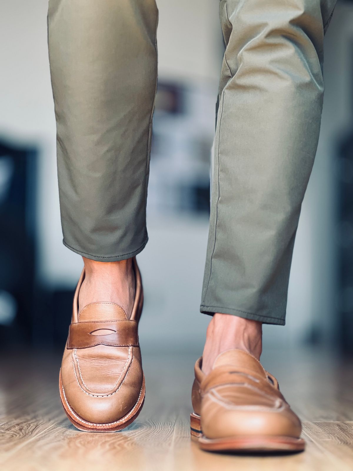 Photo by patinatimes on June 17, 2024 of the Grant Stone Traveler Penny in Horween Natural Chromexcel.