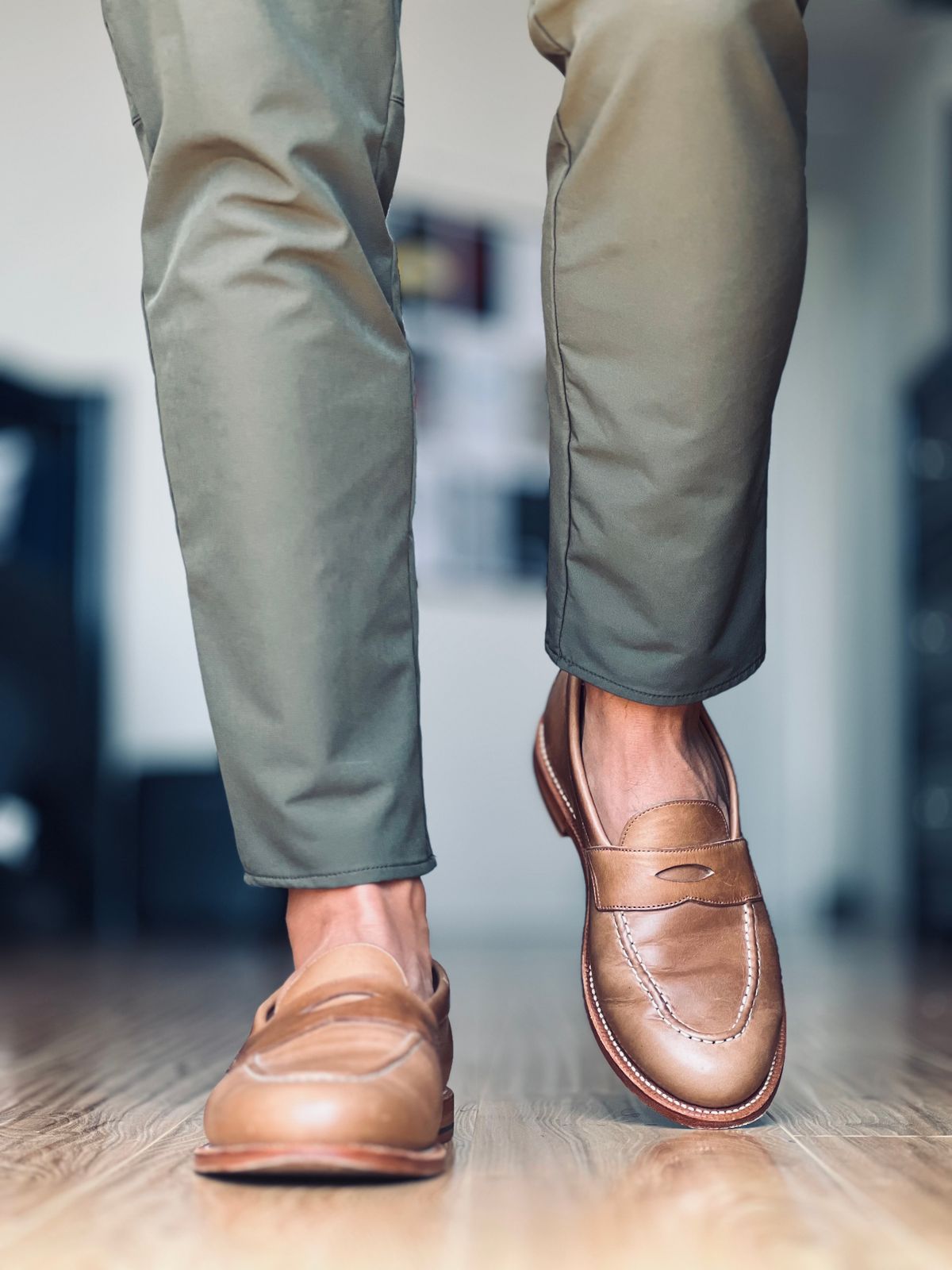 Photo by patinatimes on June 17, 2024 of the Grant Stone Traveler Penny in Horween Natural Chromexcel.