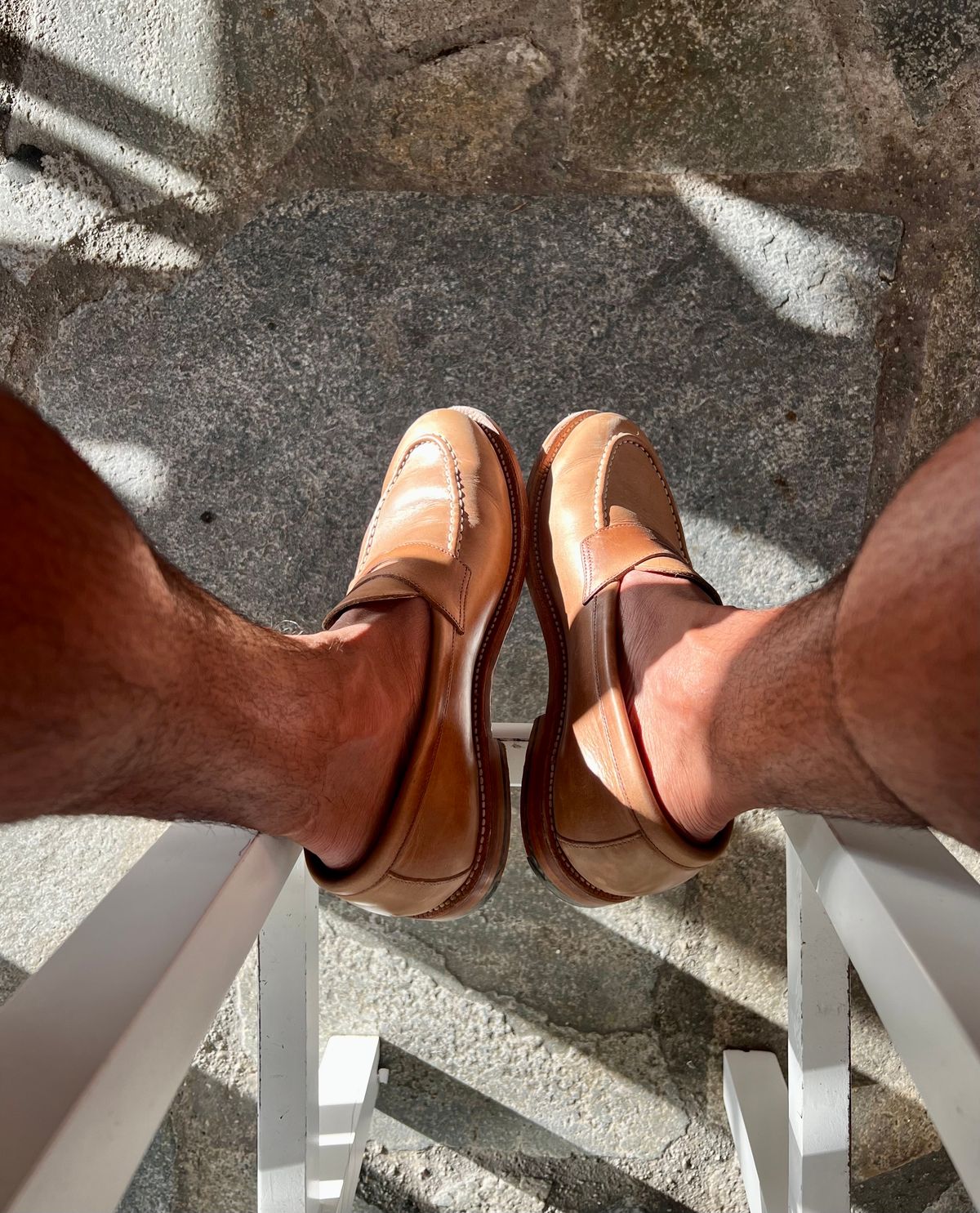 Photo by patinatimes on July 29, 2024 of the Grant Stone Traveler Penny in Horween Natural Chromexcel.