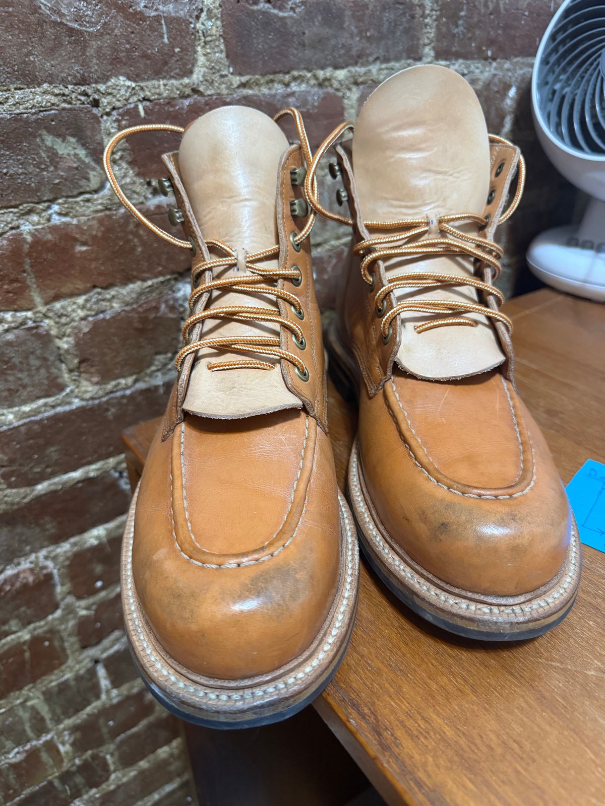 Photo by BootSniffer69 on February 11, 2025 of the Grant Stone Brass Boot in Horween Tan Essex.