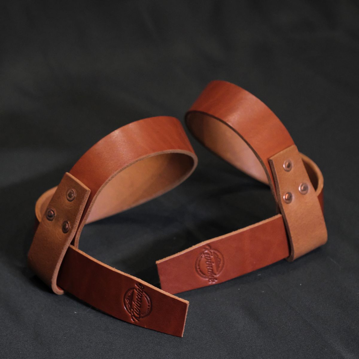 Photo by Call on September 17, 2025 of the Kivinahk Heavy Duty Leather Lifting Straps in MB Pellami Vincenzo Cognac Brown.