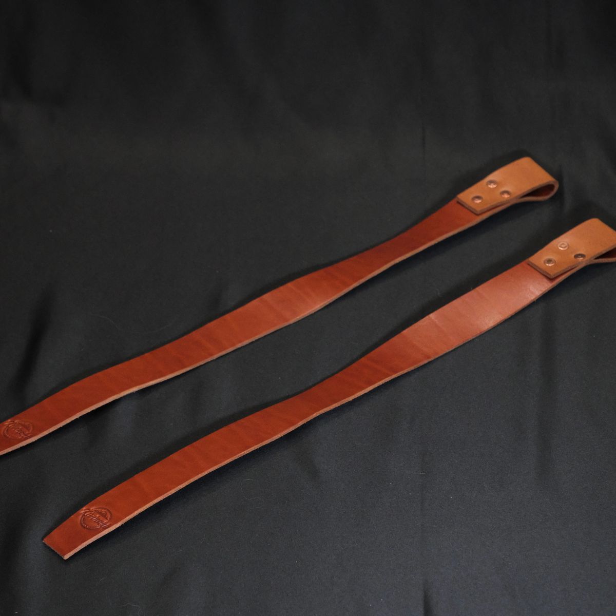 Photo by Call on September 17, 2025 of the Kivinahk Heavy Duty Leather Lifting Straps in MB Pellami Vincenzo Cognac Brown.