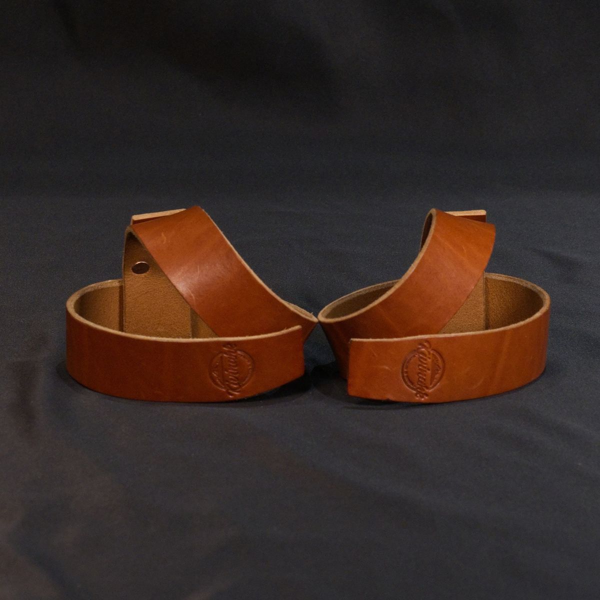 Photo by Call on November 5, 2025 of the Kivinahk Heavy Duty Leather Lifting Straps in MB Pellami Vincenzo Cognac Brown.