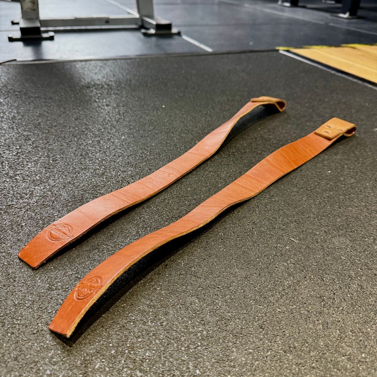 Photo by Call on December 2, 2025 of the Kivinahk Heavy Duty Leather Lifting Straps in MB Pellami Vincenzo Cognac Brown.