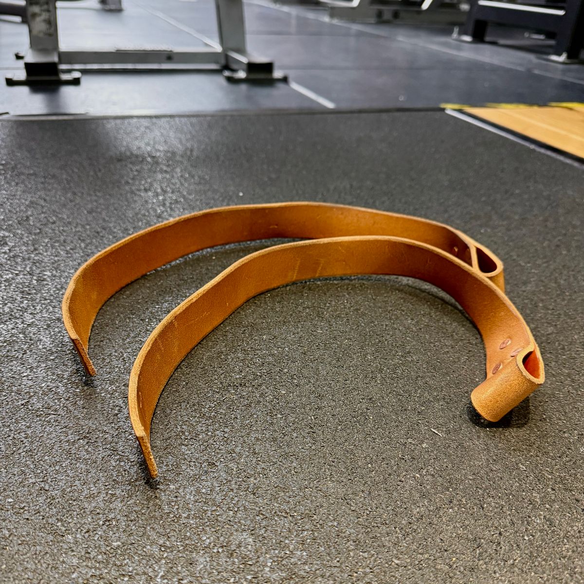 Photo by Call on December 2, 2025 of the Kivinahk Heavy Duty Leather Lifting Straps in MB Pellami Vincenzo Cognac Brown.