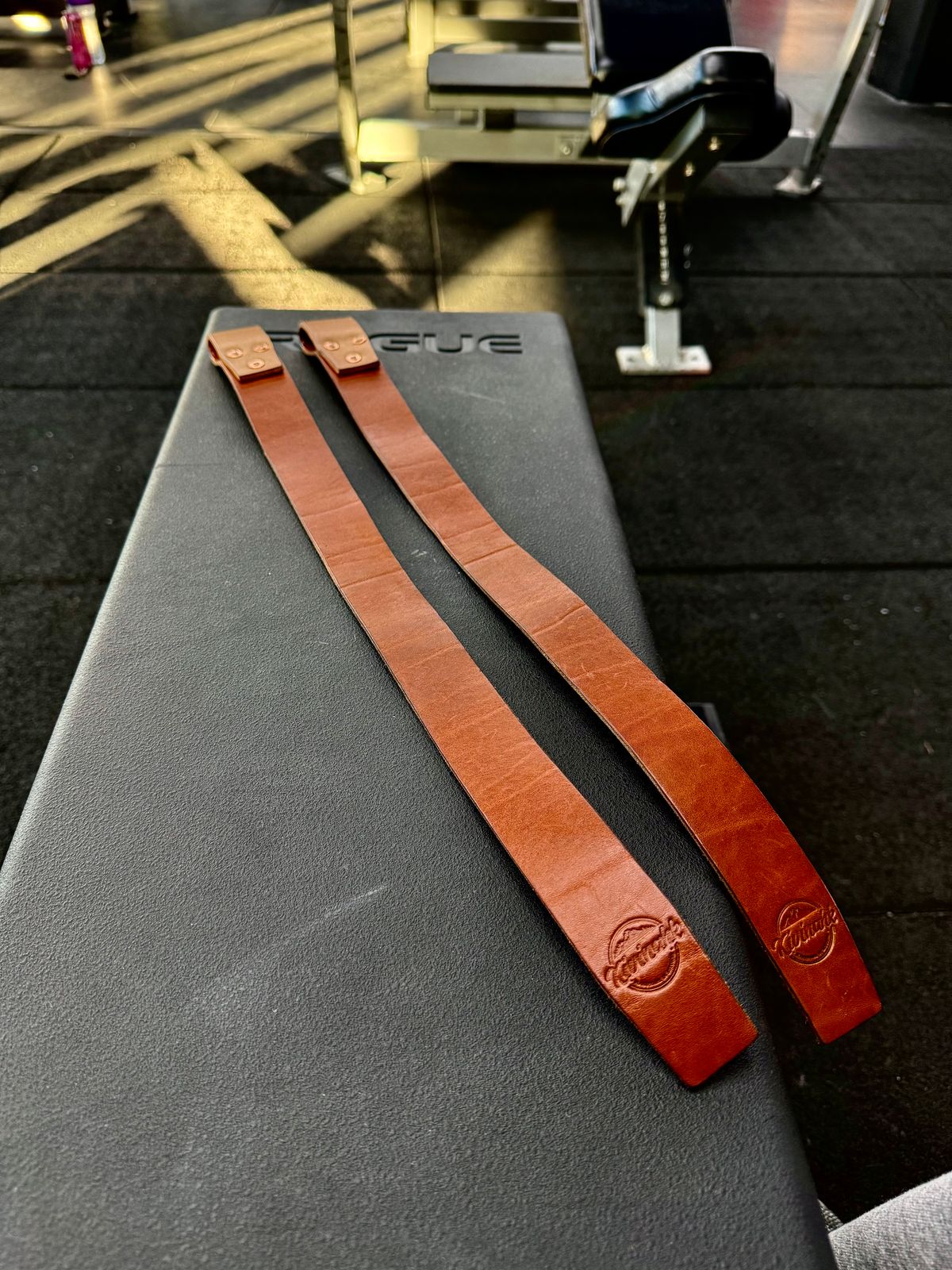 Photo by Call on January 3, 2026 of the Kivinahk Heavy Duty Leather Lifting Straps in MB Pellami Vincenzo Cognac Brown.