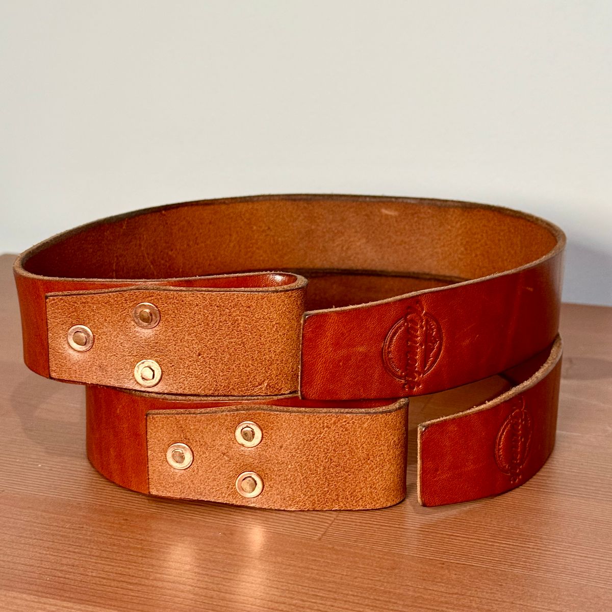 Photo by Call on February 5, 2026 of the Kivinahk Heavy Duty Leather Lifting Straps in MB Pellami Vincenzo Cognac Brown.