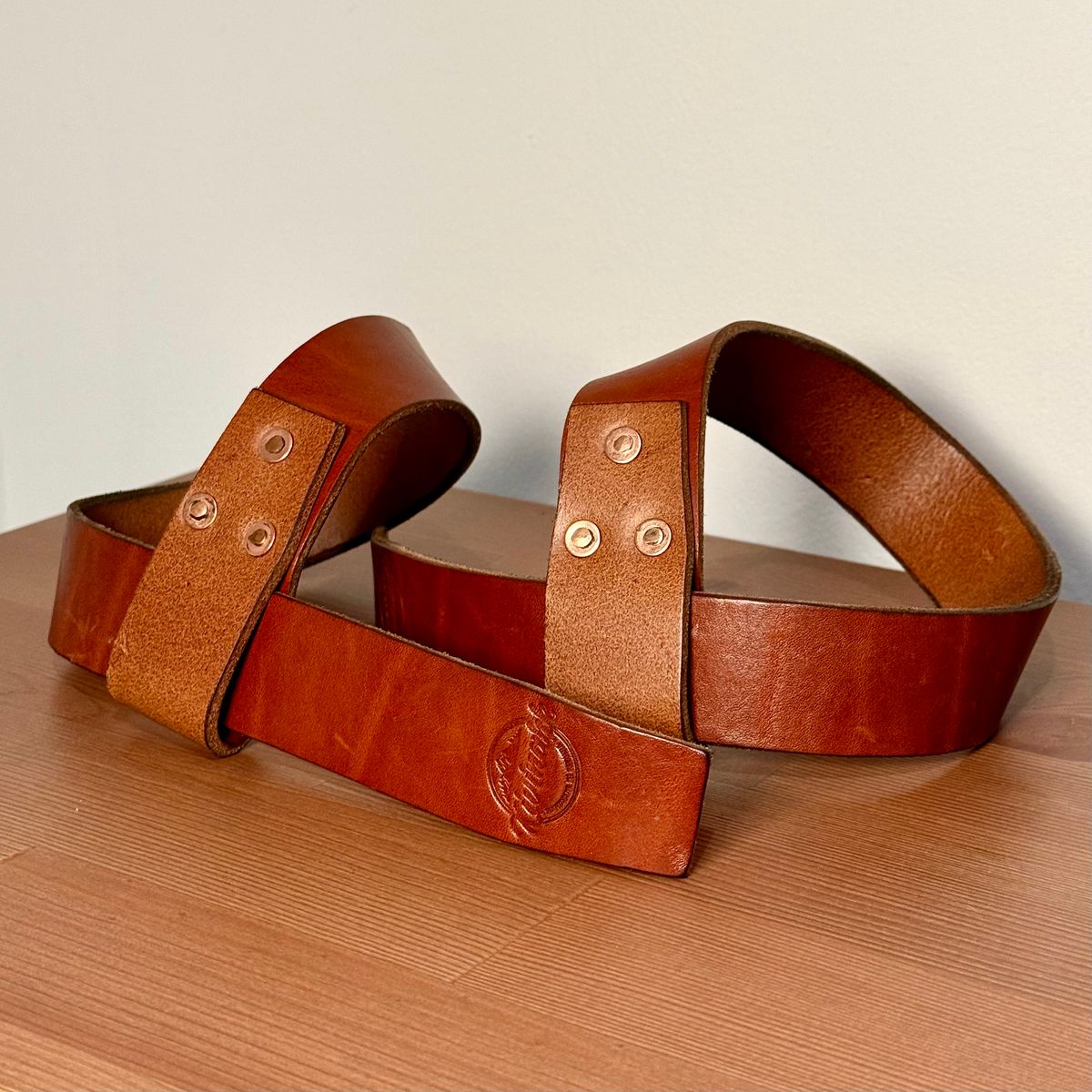 Photo by Call on February 5, 2026 of the Kivinahk Heavy Duty Leather Lifting Straps in MB Pellami Vincenzo Cognac Brown.