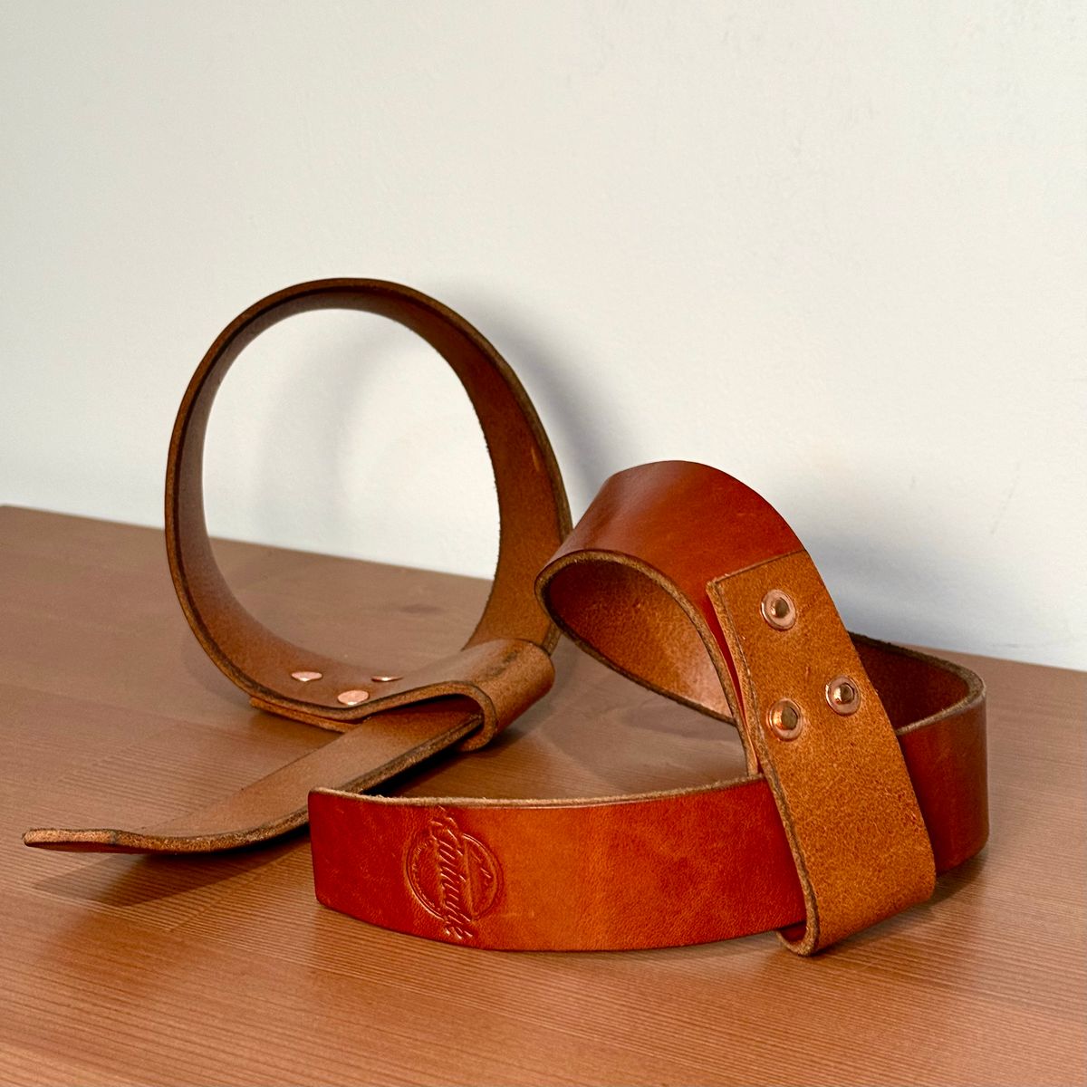 Photo by Call on February 5, 2026 of the Kivinahk Heavy Duty Leather Lifting Straps in MB Pellami Vincenzo Cognac Brown.