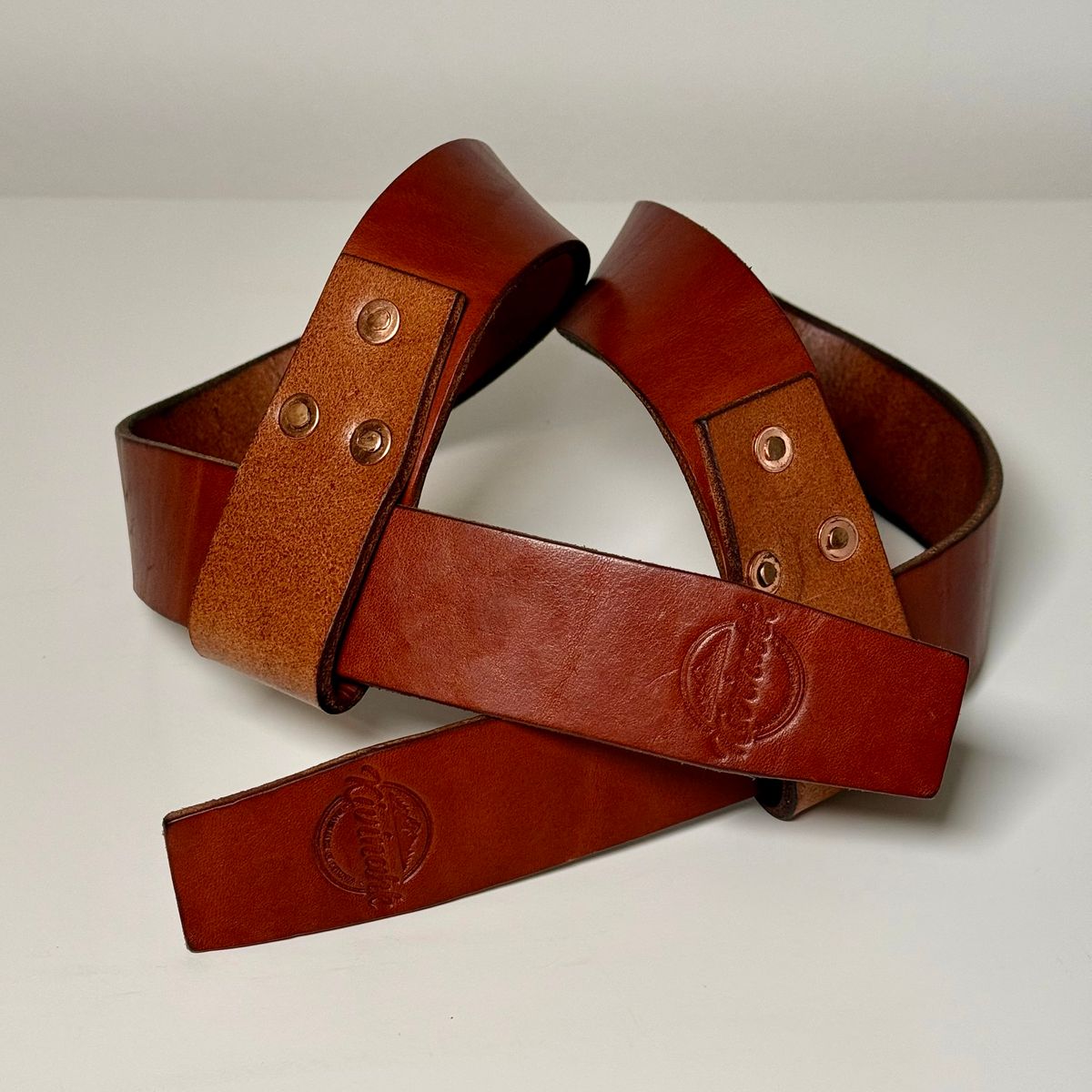Photo by Call on March 6, 2026 of the Kivinahk Heavy Duty Leather Lifting Straps in MB Pellami Vincenzo Cognac Brown.