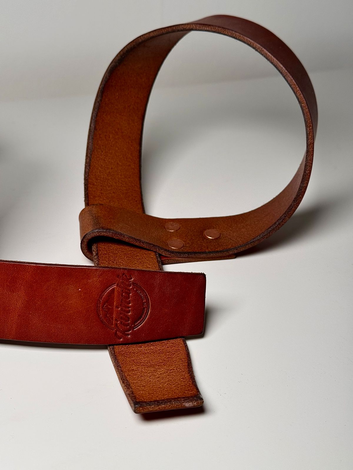 Photo by Call on April 5, 2026 of the Kivinahk Heavy Duty Leather Lifting Straps in MB Pellami Vincenzo Cognac Brown.