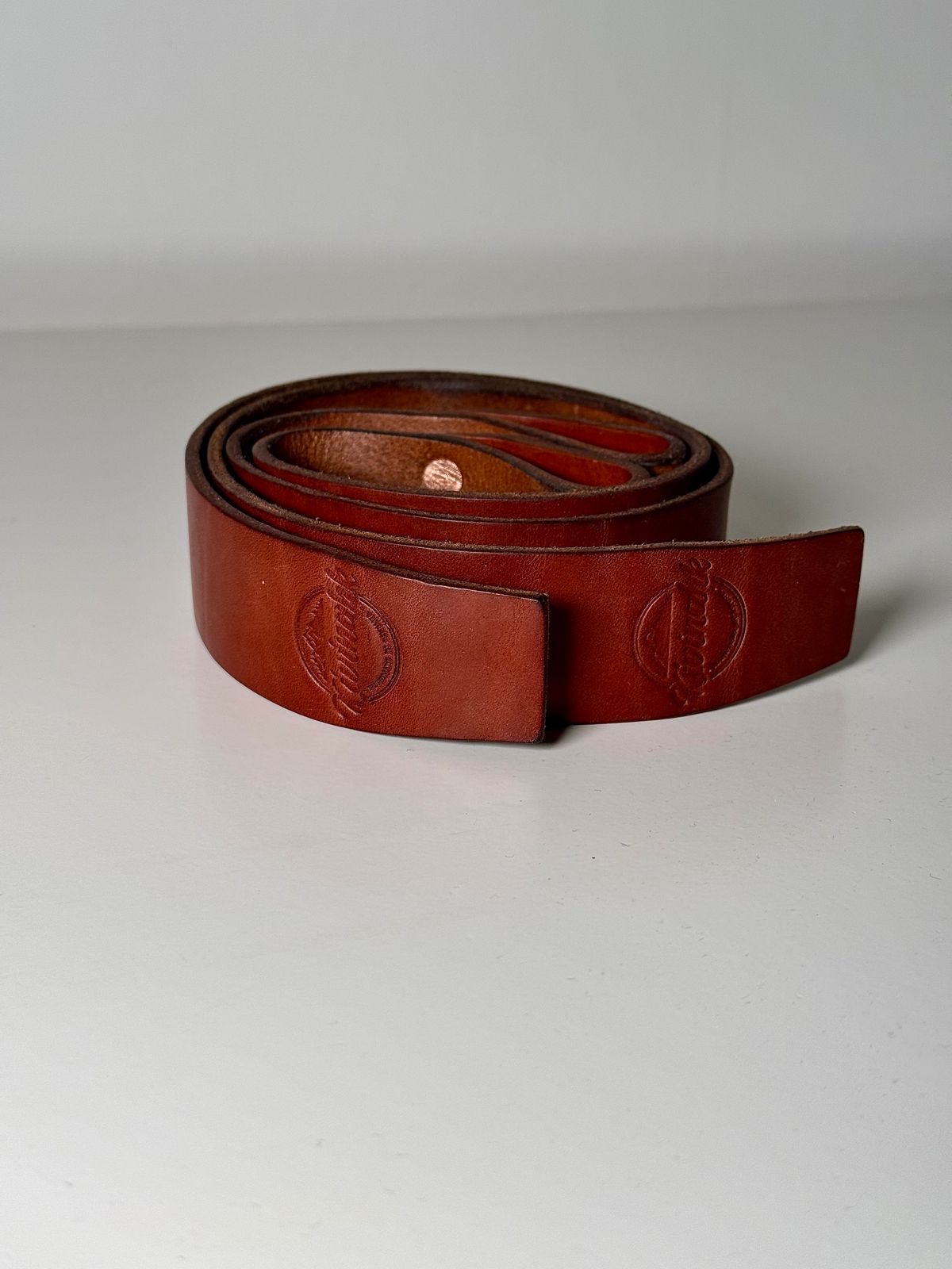 Photo by Call on April 5, 2026 of the Kivinahk Heavy Duty Leather Lifting Straps in MB Pellami Vincenzo Cognac Brown.