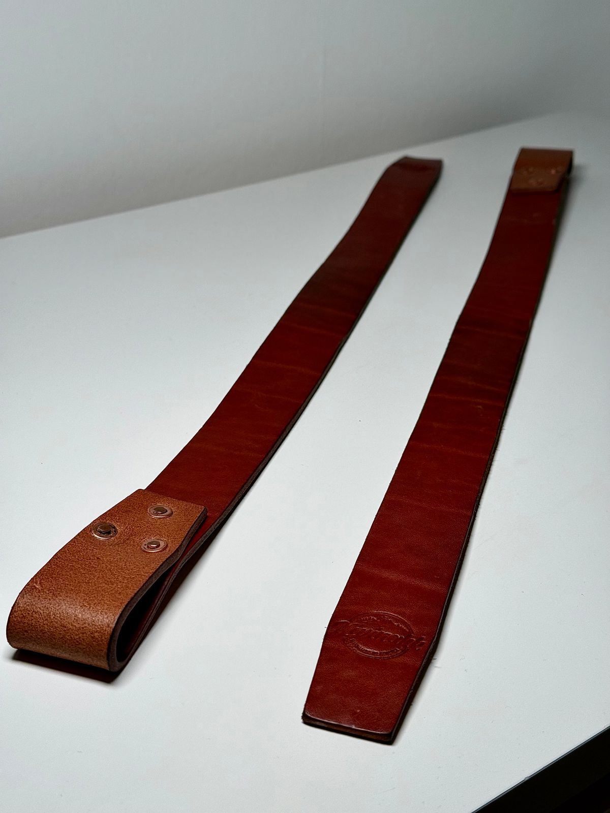 Photo by Call on April 5, 2026 of the Kivinahk Heavy Duty Leather Lifting Straps in MB Pellami Vincenzo Cognac Brown.