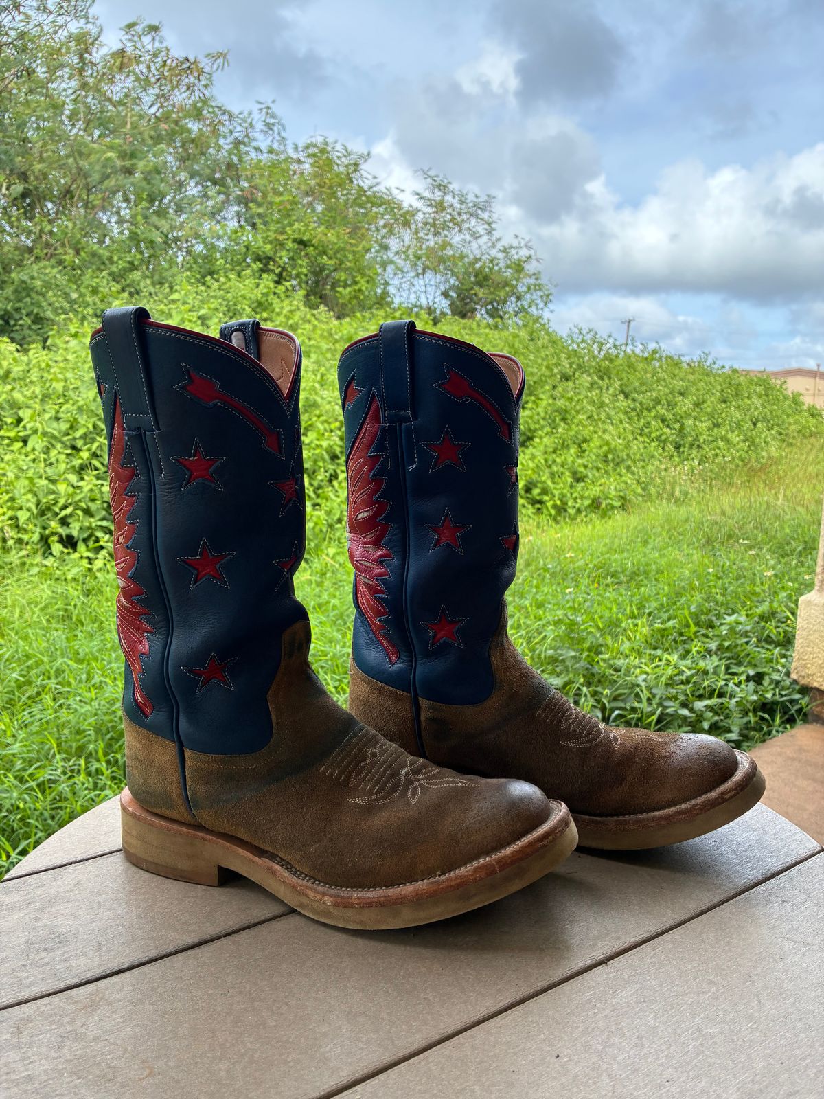 Photo by millerflite on December 4, 2025 of the Black Bear Brand X Rios Of Mercedes Freedom Of The West in Horween Marine Field Roughout.