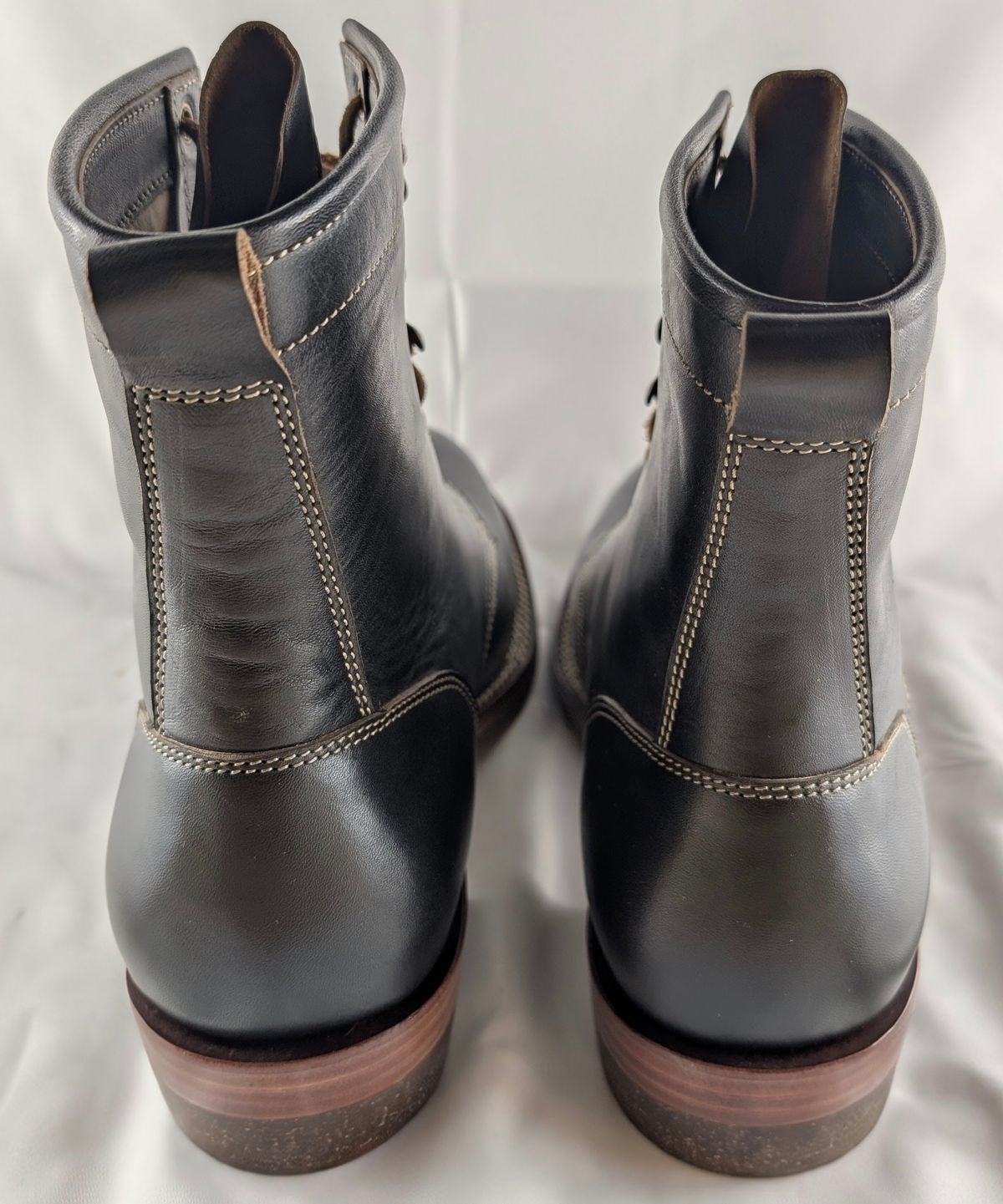Photo by mbjsmith82 on October 1, 2024 of the Jakkrabbits Custom Model in Shinki Black Antique Horsehide.