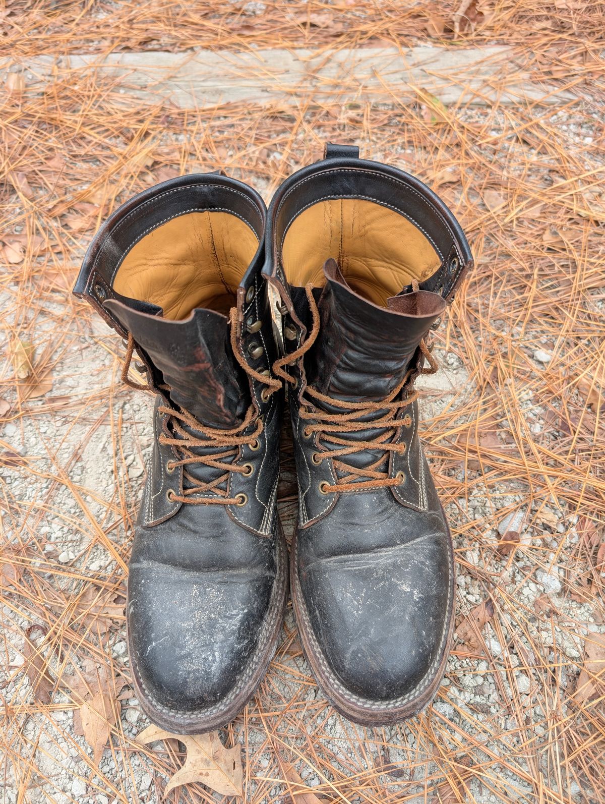 Photo by mbjsmith82 on November 2, 2024 of the Jakkrabbits Custom Model in Shinki Black Antique Horsehide.