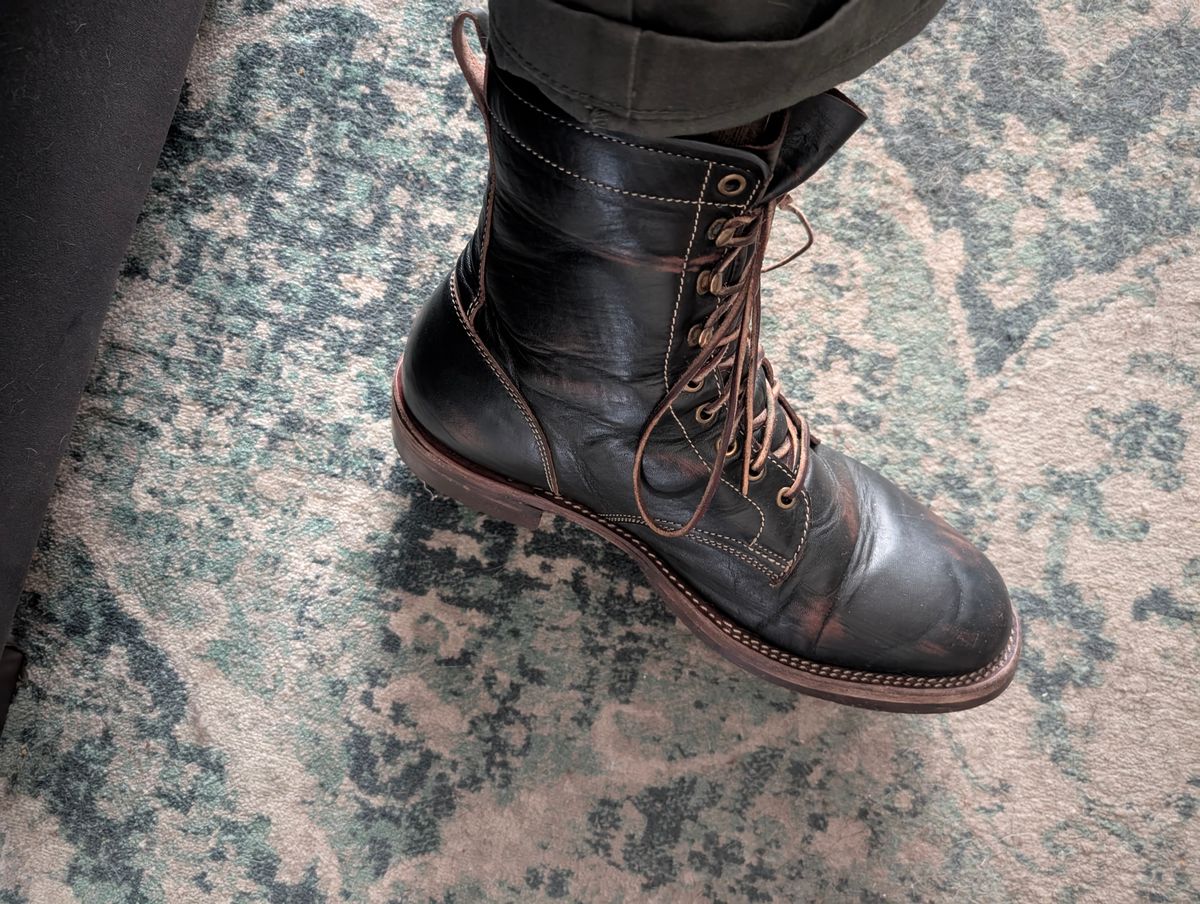 Photo by mbjsmith82 on December 21, 2024 of the Jakkrabbits Custom Model in Shinki Black Antique Horsehide.