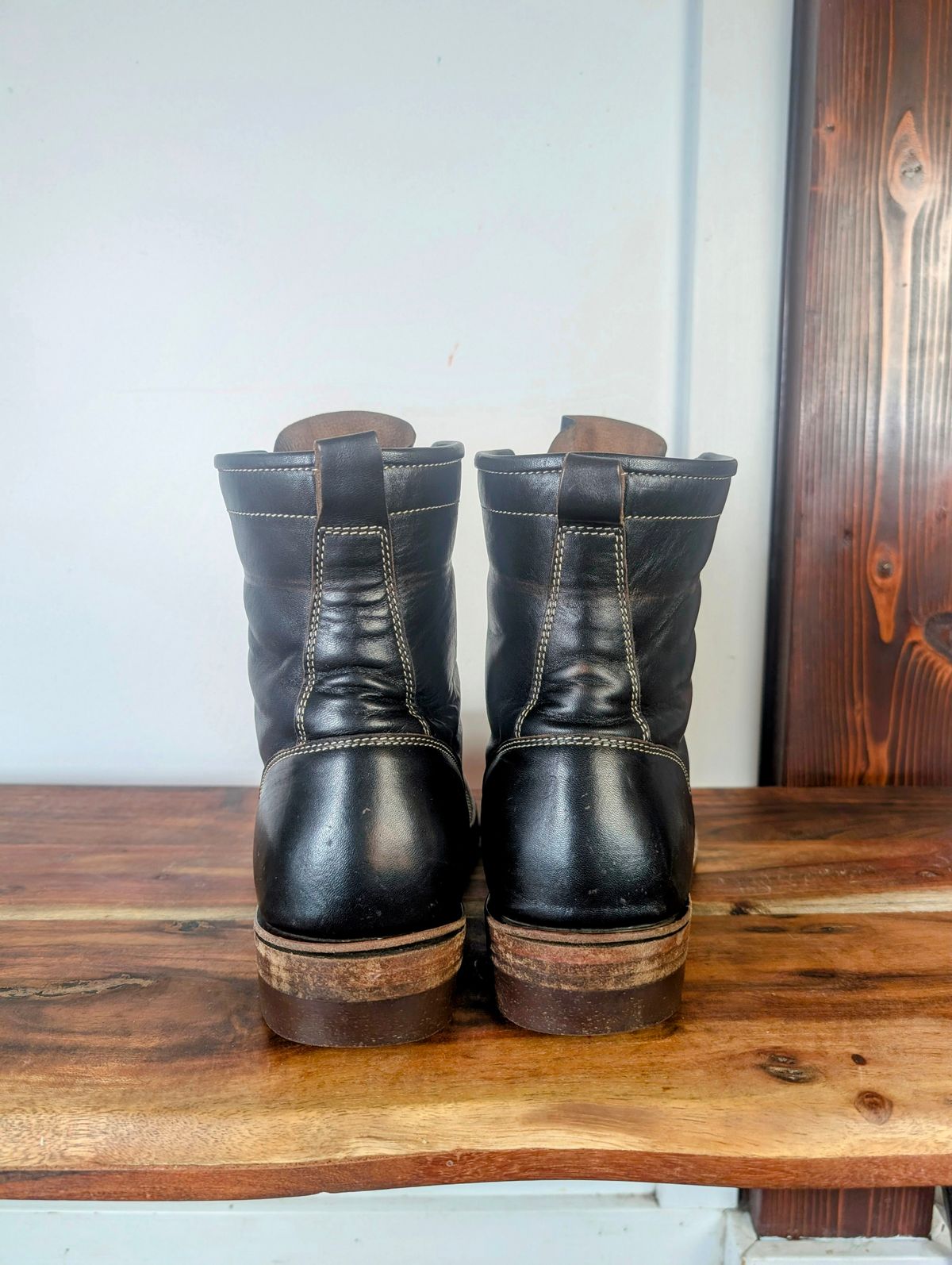 Photo by mbjsmith82 on January 6, 2025 of the Jakkrabbits Custom Model in Shinki Black Antique Horsehide.