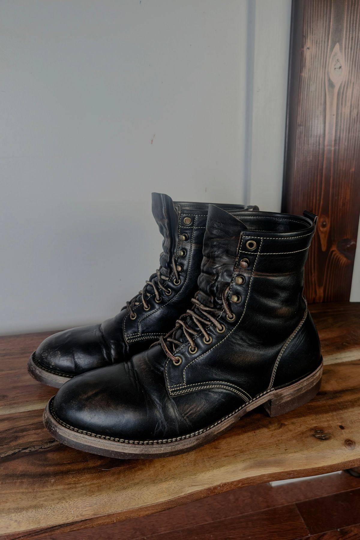 Photo by mbjsmith82 on January 6, 2025 of the Jakkrabbits Custom Model in Shinki Black Antique Horsehide.
