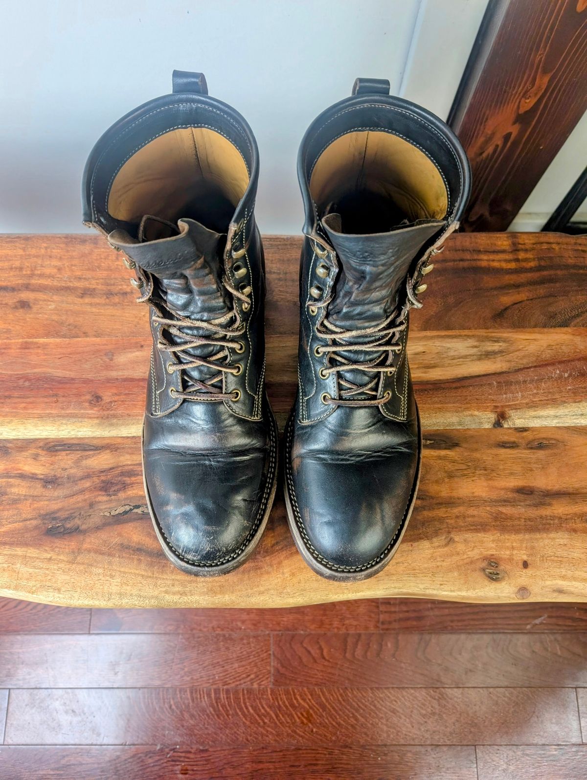 Photo by mbjsmith82 on January 6, 2025 of the Jakkrabbits Custom Model in Shinki Black Antique Horsehide.