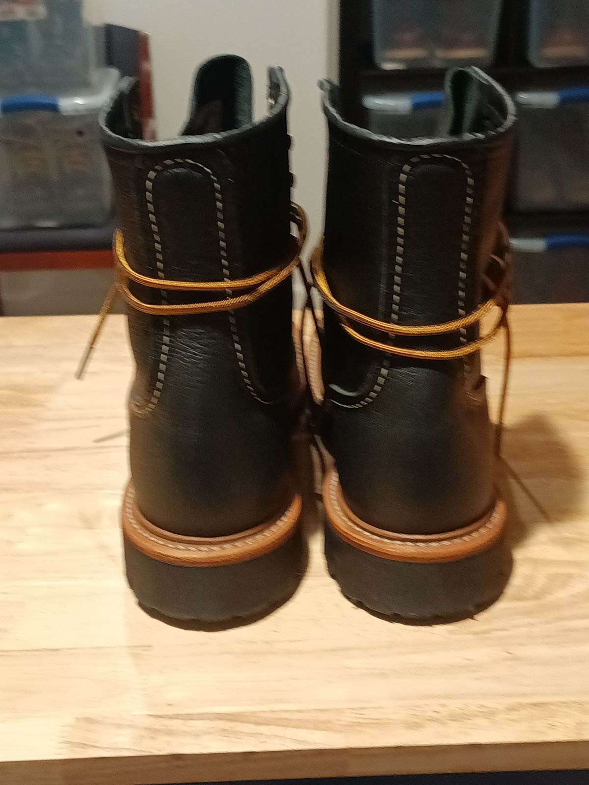 Photo by DaddyBootsEsquire on October 1, 2025 of the Red Wing Red Wing / 4501 Logger in Red Wing / S.B. Foot Black Oil Slick.