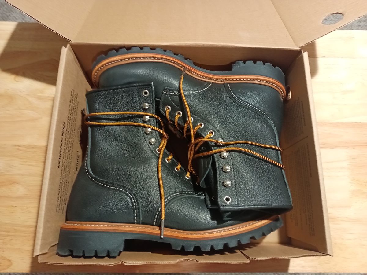 Photo by DaddyBootsEsquire on October 1, 2025 of the Red Wing Red Wing / 4501 Logger in Red Wing / S.B. Foot Black Oil Slick.