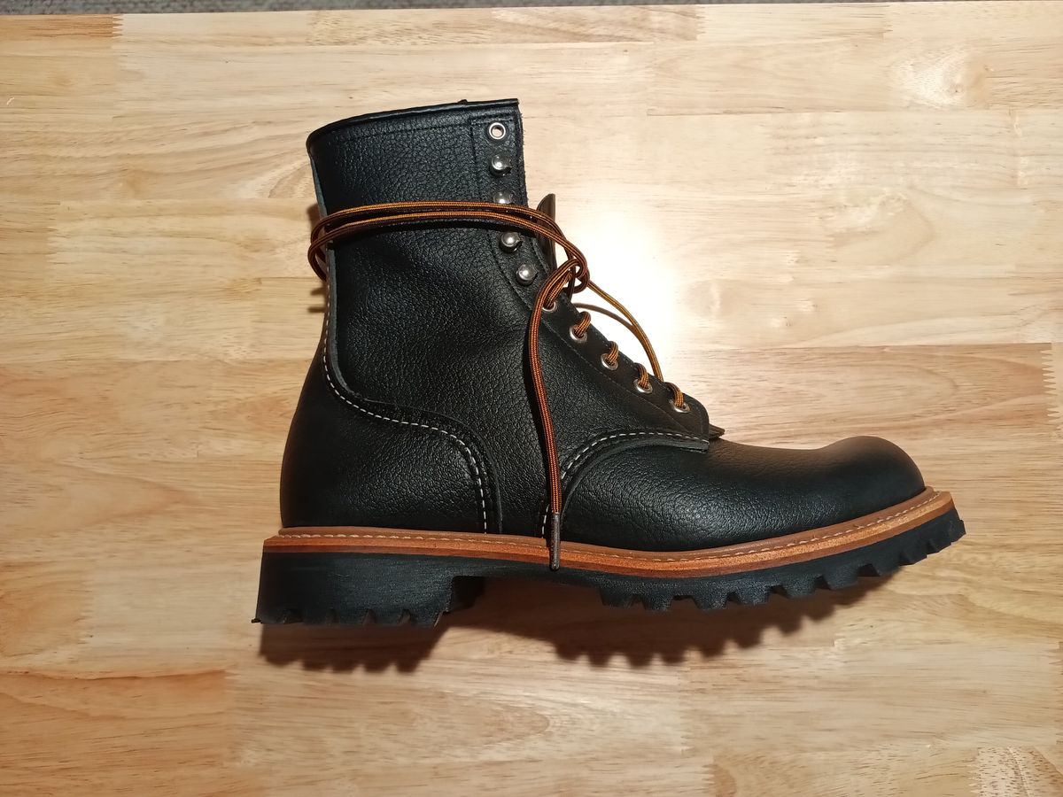 Photo by DaddyBootsEsquire on October 1, 2025 of the Red Wing Red Wing / 4501 Logger in Red Wing / S.B. Foot Black Oil Slick.
