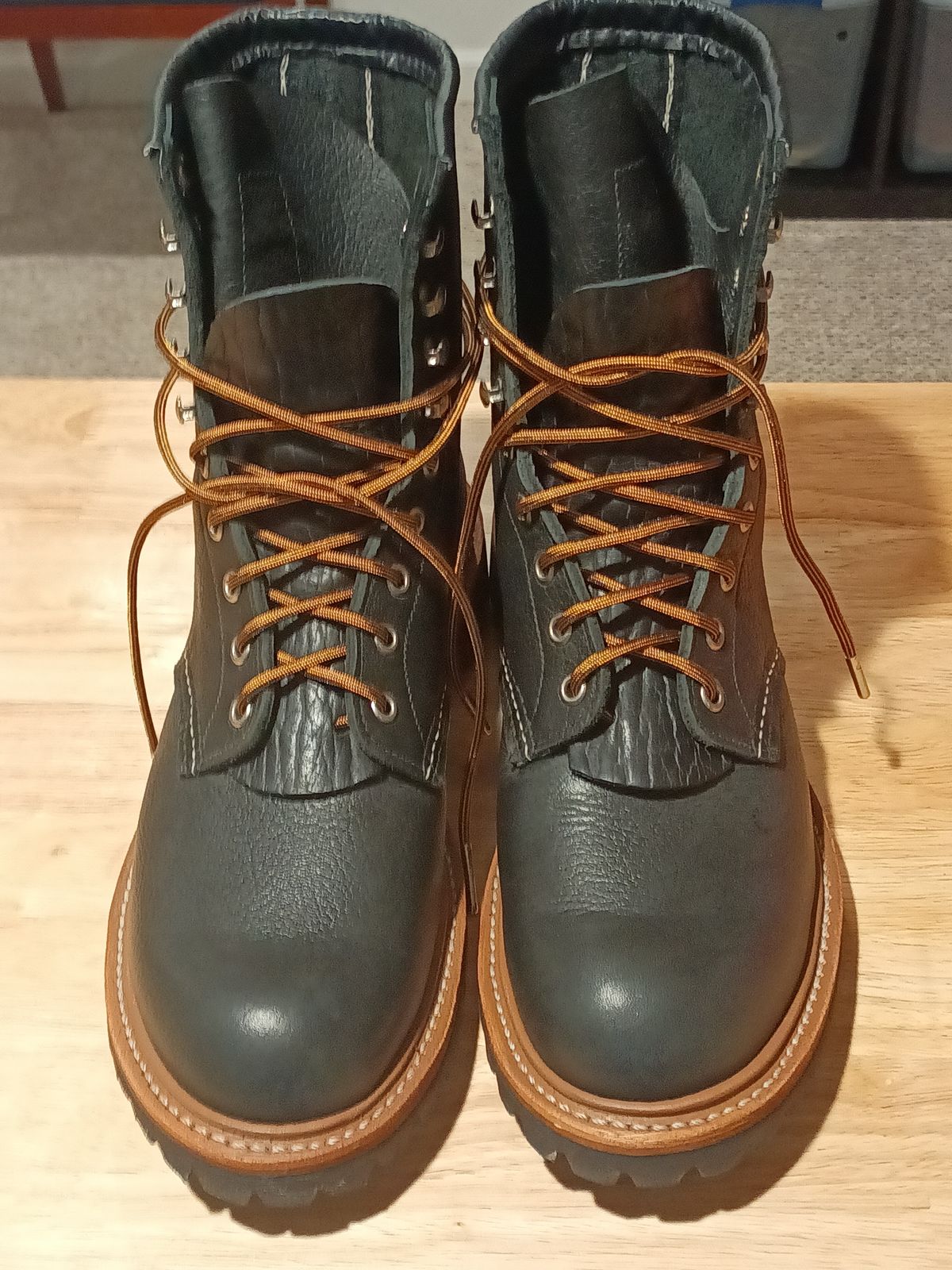 Photo by DaddyBootsEsquire on October 1, 2025 of the Red Wing Red Wing / 4501 Logger in Red Wing / S.B. Foot Black Oil Slick.