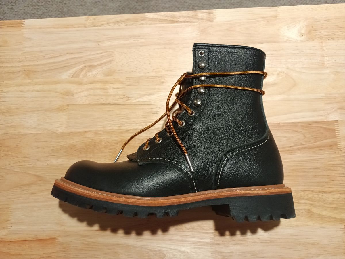 Photo by DaddyBootsEsquire on October 1, 2025 of the Red Wing Red Wing / 4501 Logger in Red Wing / S.B. Foot Black Oil Slick.