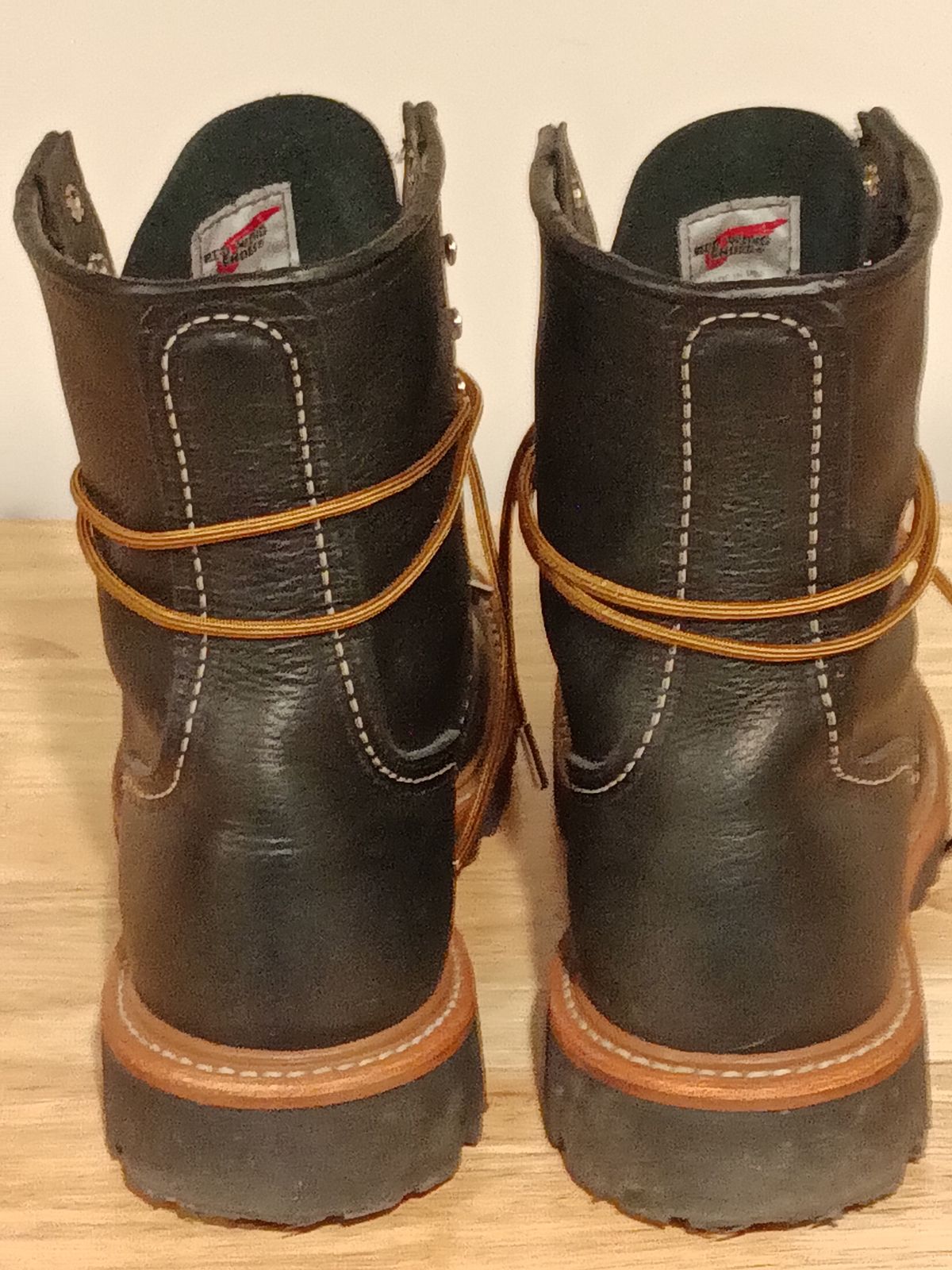 Photo by DaddyBootsEsquire on November 2, 2025 of the Red Wing Red Wing / 4501 Logger in Red Wing / S.B. Foot Black Oil Slick.