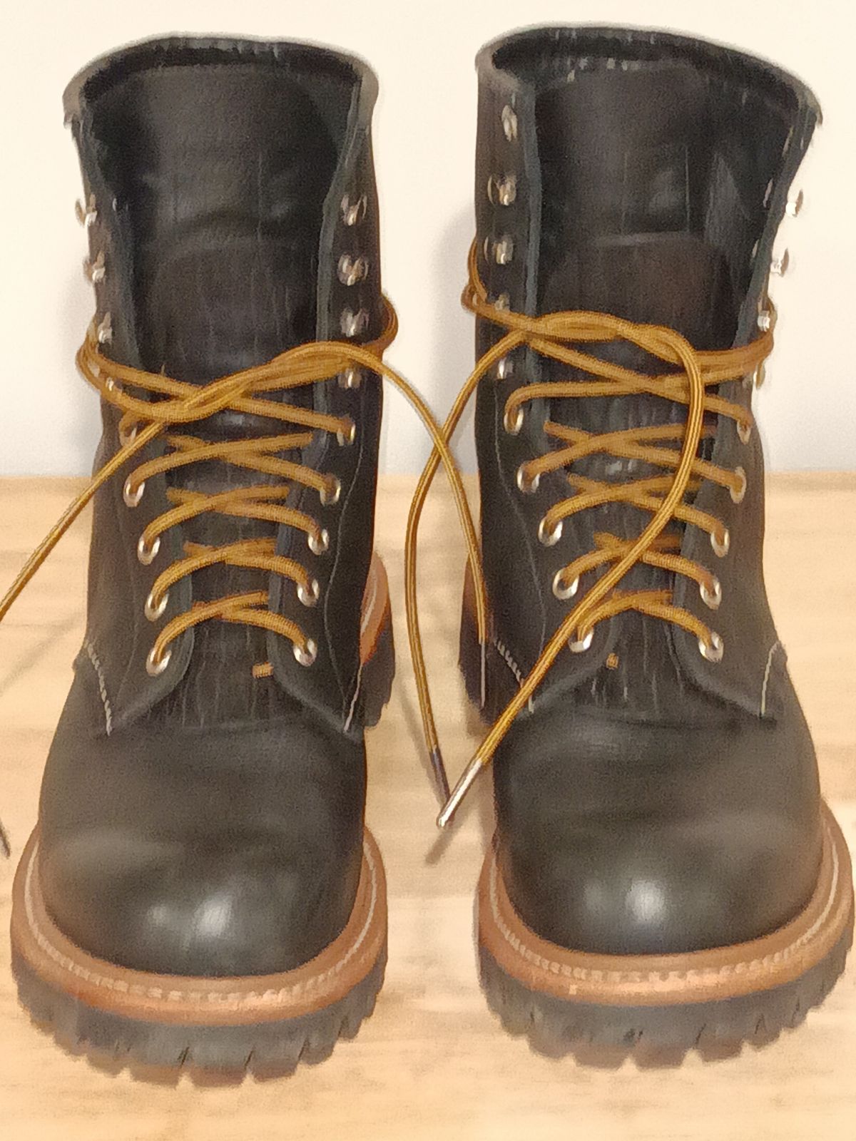 Photo by DaddyBootsEsquire on November 2, 2025 of the Red Wing Red Wing / 4501 Logger in Red Wing / S.B. Foot Black Oil Slick.
