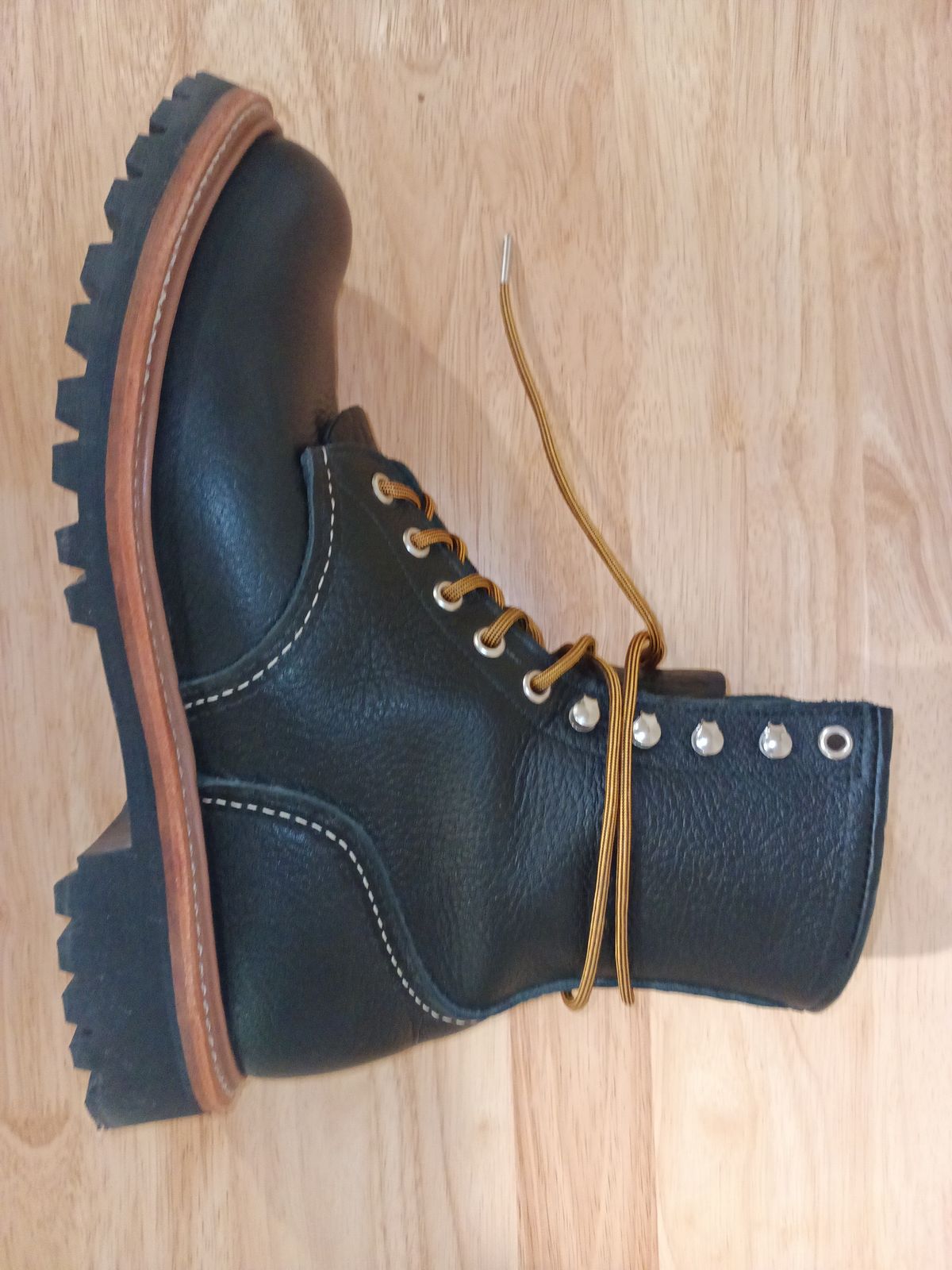 Photo by DaddyBootsEsquire on November 2, 2025 of the Red Wing Red Wing / 4501 Logger in Red Wing / S.B. Foot Black Oil Slick.