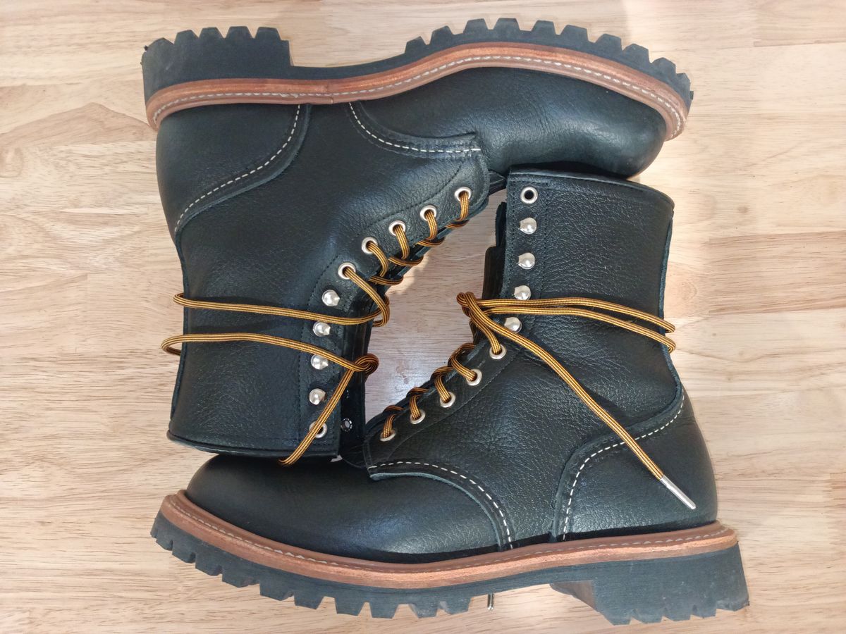 Photo by DaddyBootsEsquire on November 2, 2025 of the Red Wing Red Wing / 4501 Logger in Red Wing / S.B. Foot Black Oil Slick.