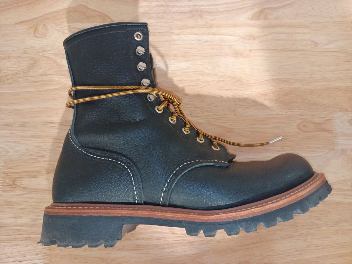 Photo by DaddyBootsEsquire on November 2, 2025 of the Red Wing Red Wing / 4501 Logger in Red Wing / S.B. Foot Black Oil Slick.