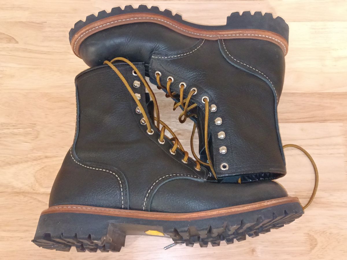 Photo by DaddyBootsEsquire on December 5, 2025 of the Red Wing Red Wing / 4501 Logger in Red Wing / S.B. Foot Black Oil Slick.