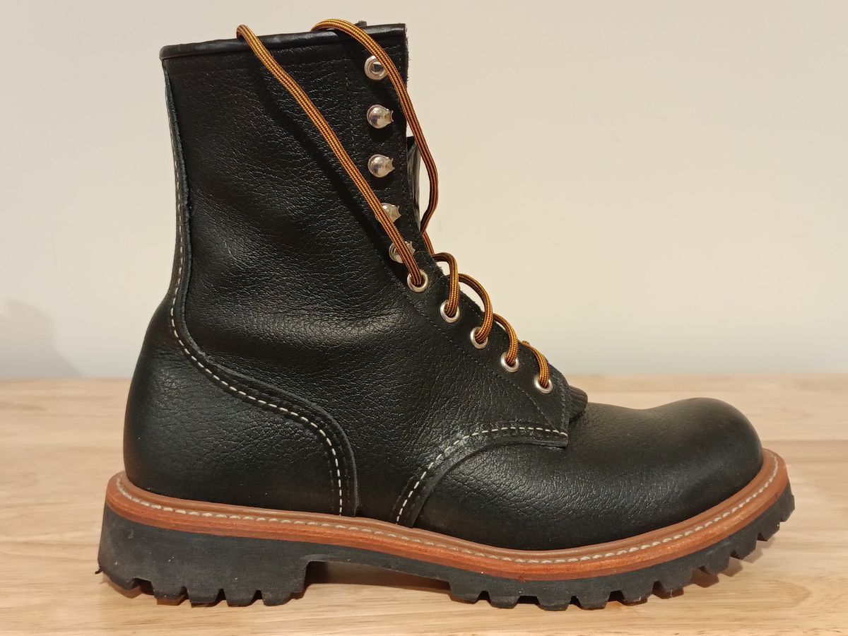 Photo by DaddyBootsEsquire on December 5, 2025 of the Red Wing Red Wing / 4501 Logger in Red Wing / S.B. Foot Black Oil Slick.