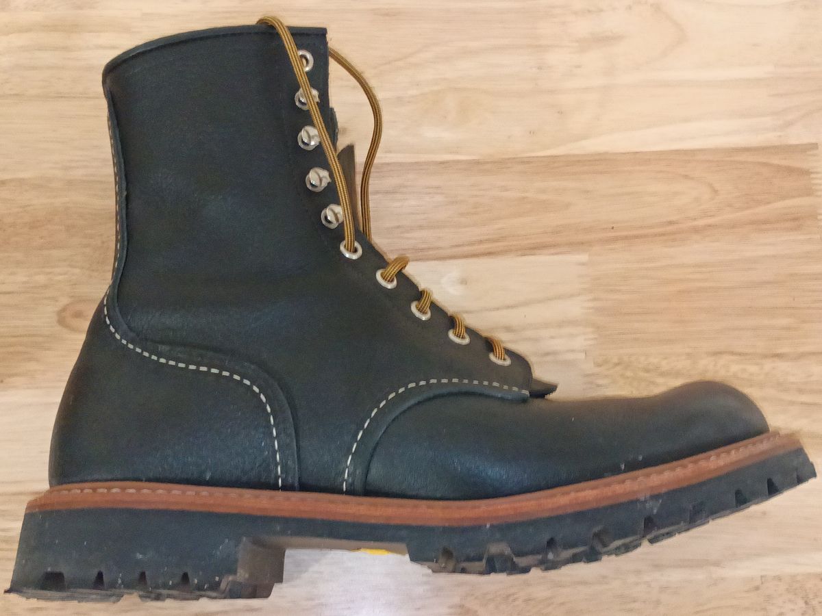 Photo by DaddyBootsEsquire on January 5, 2026 of the Red Wing Red Wing / 4501 Logger in Red Wing / S.B. Foot Black Oil Slick.