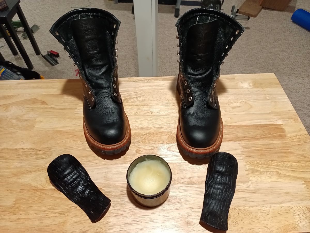 Photo by DaddyBootsEsquire on March 29, 2026 of the Red Wing Red Wing / 4501 Logger in Red Wing / S.B. Foot Black Oil Slick.