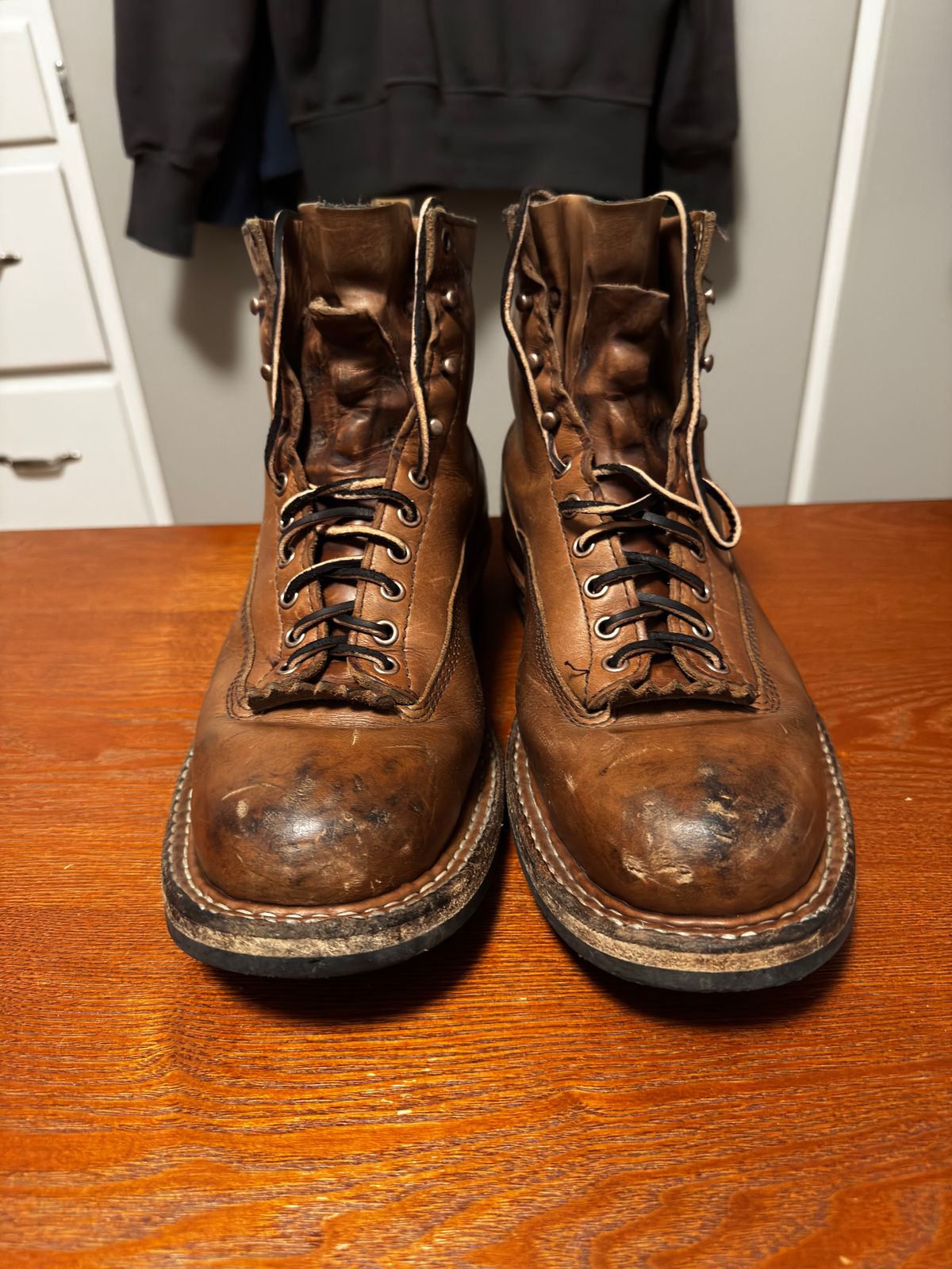 Photo by radkyle on January 6, 2026 of the White's 350 Cutter in Horween Natural Chromexcel.