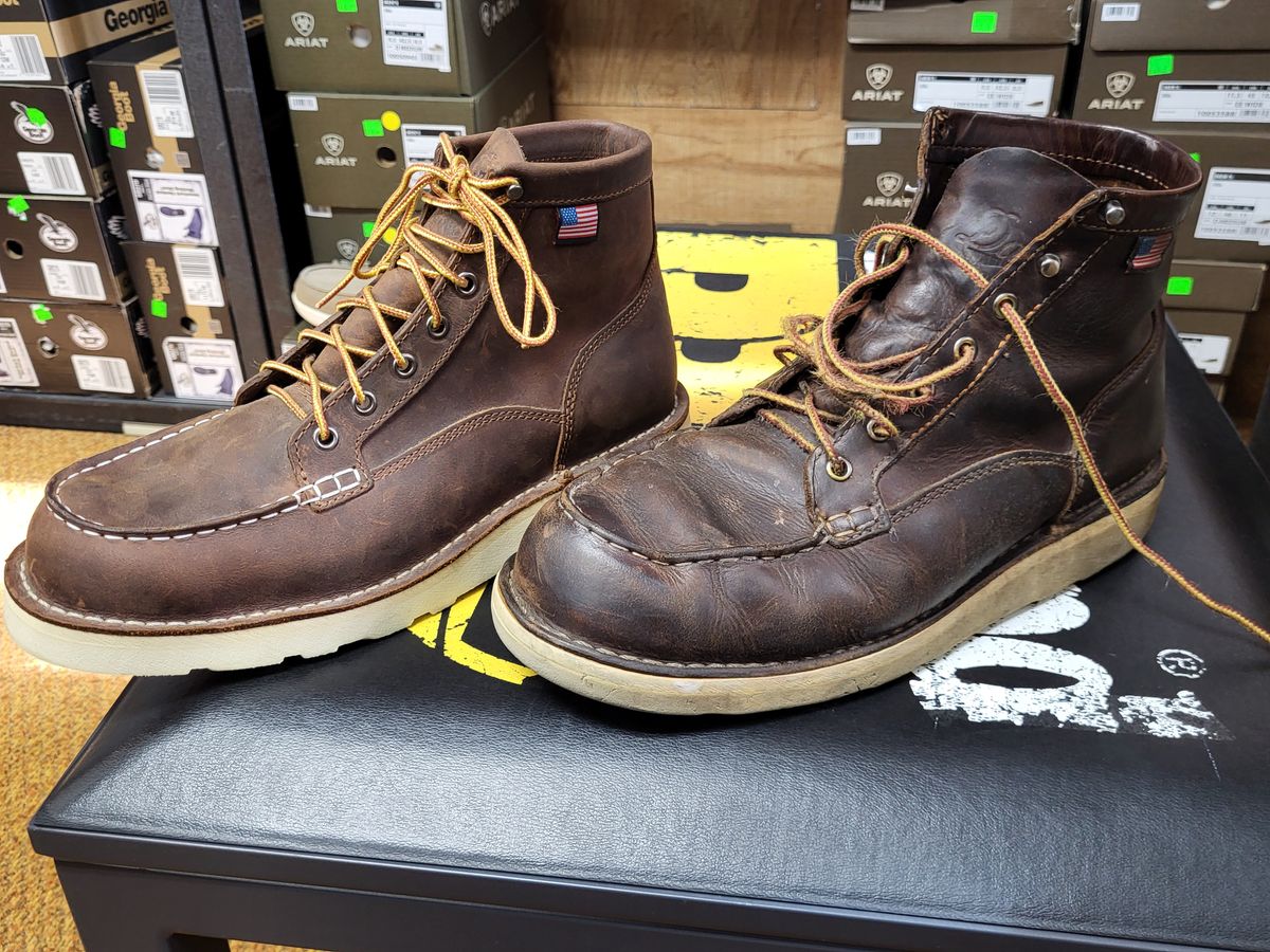 Photo by Max on September 13, 2025 of the Danner Bull Run in Brown Full Grain.
