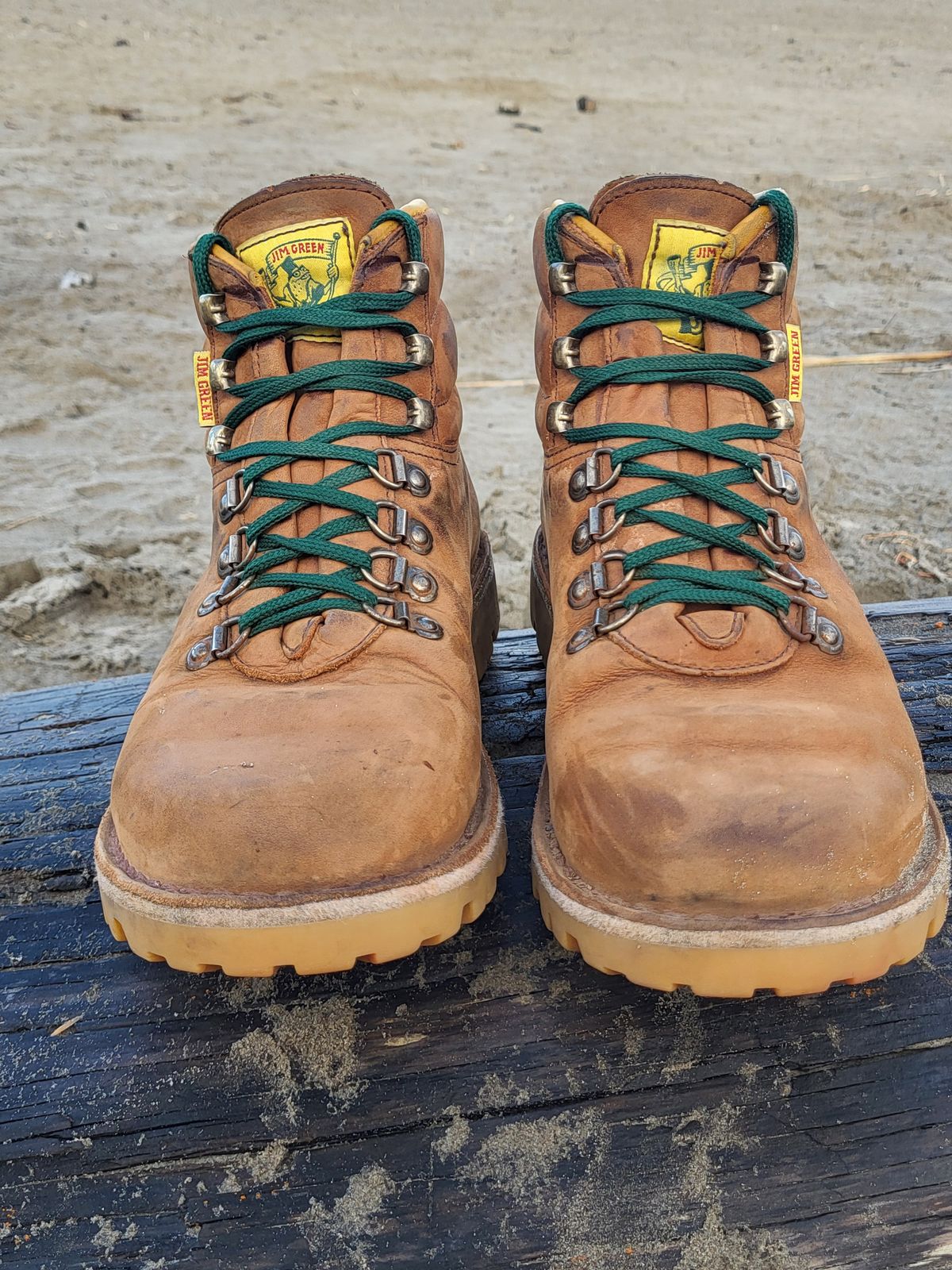 Photo by Max on December 2, 2025 of the Jim Green Razorback in Fudge Crazy Horse.