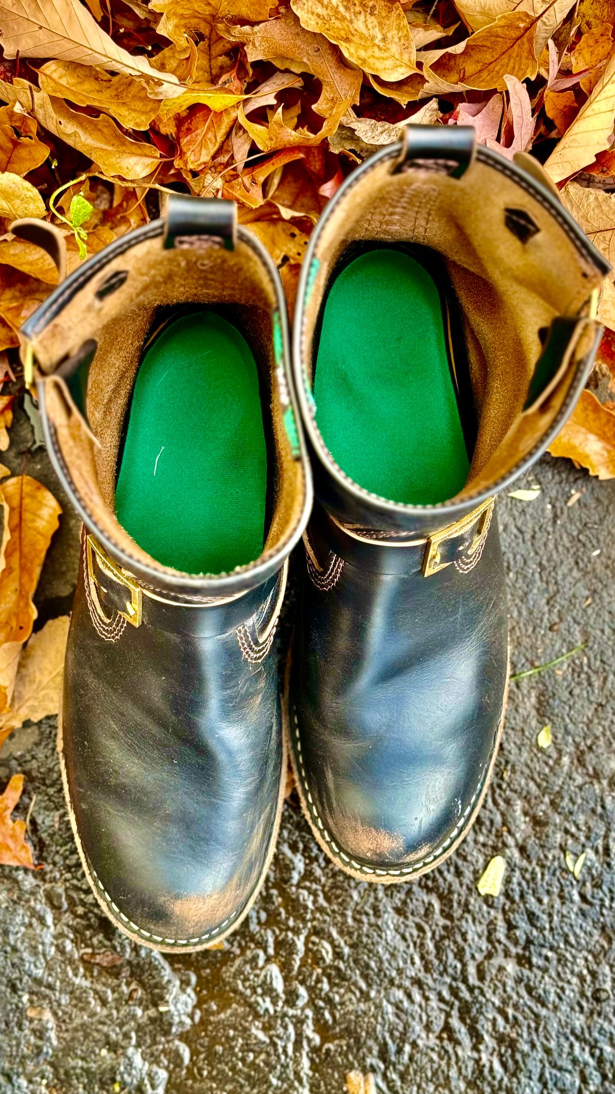 Photo by rmgman on November 4, 2025 of the Wesco Boss Engineer Collaboration With Black Bear Brand in Horween Black Chromexcel.