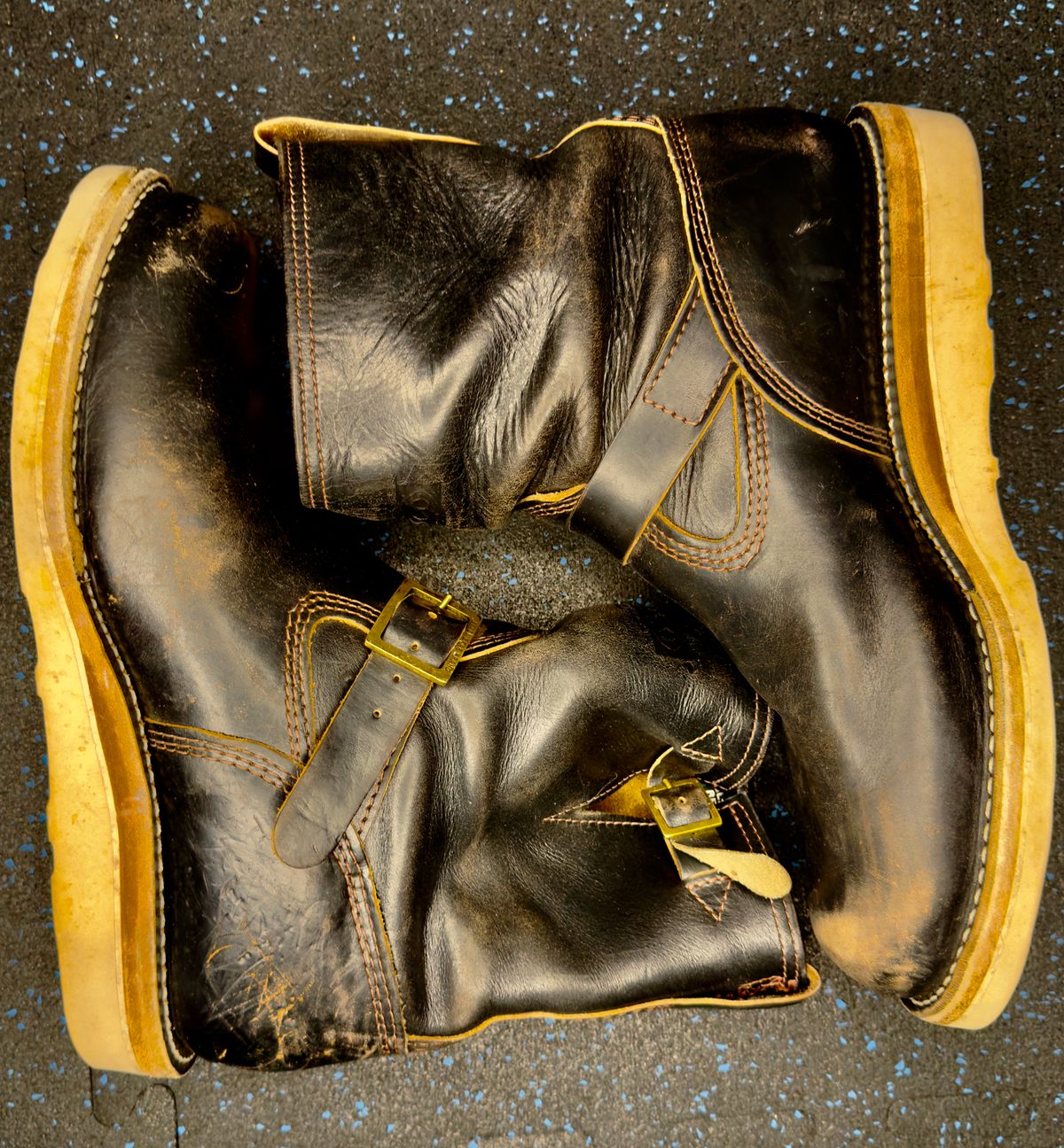 Photo by rmgman on January 6, 2026 of the Wesco Boss Engineer Collaboration With Black Bear Brand in Horween Black Chromexcel.