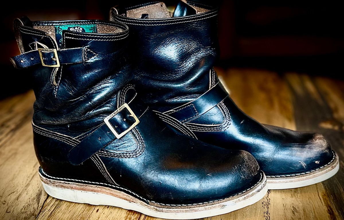 Photo by rmgman on March 6, 2026 of the Wesco Boss Engineer Collaboration With Black Bear Brand in Horween Black Chromexcel.